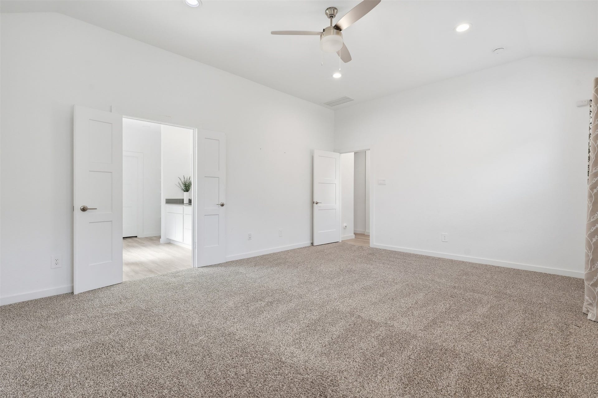 322 Westlake Terrace Drive, Conroe, TX 77304 Primary Suite - first floor.