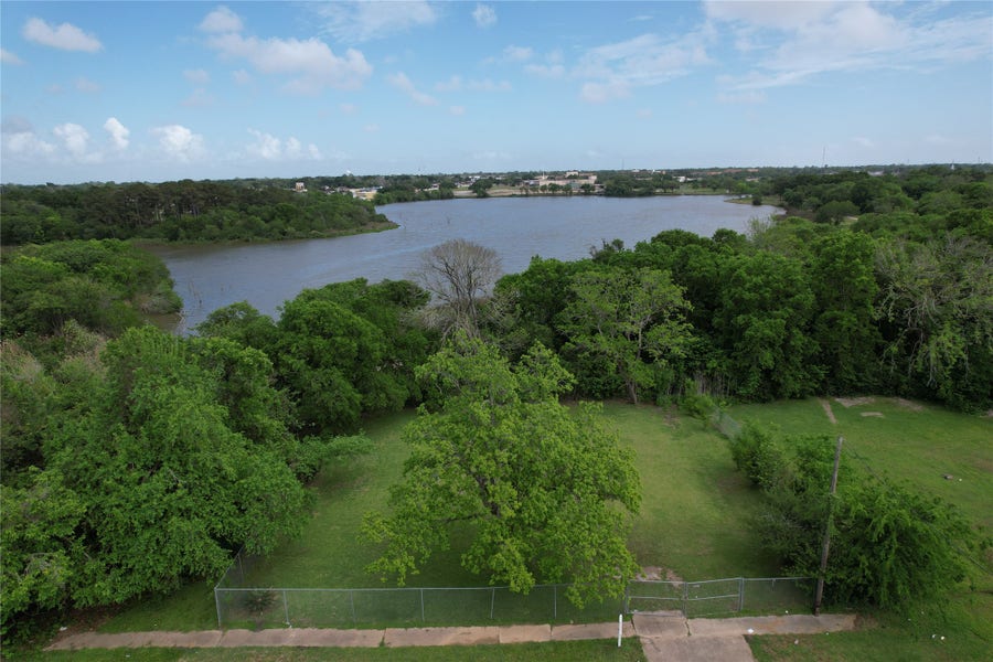 Property photo for 206 Avenue L, Baytown, TX