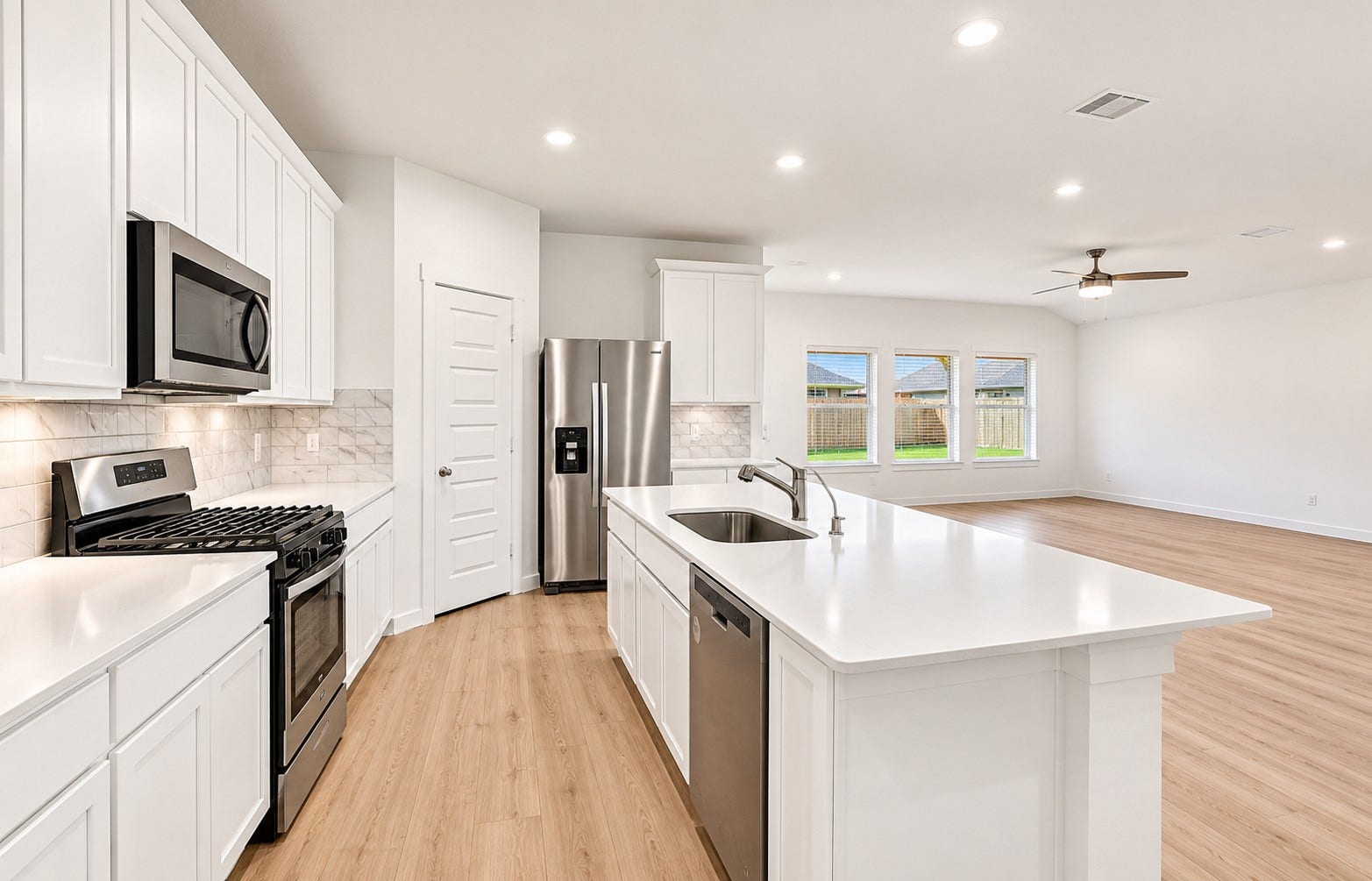 31742 Margaret Woods Lane, Fulshear, TX 77441 Gas stovetop, built in microwave and plenty of counter and cabinet space.