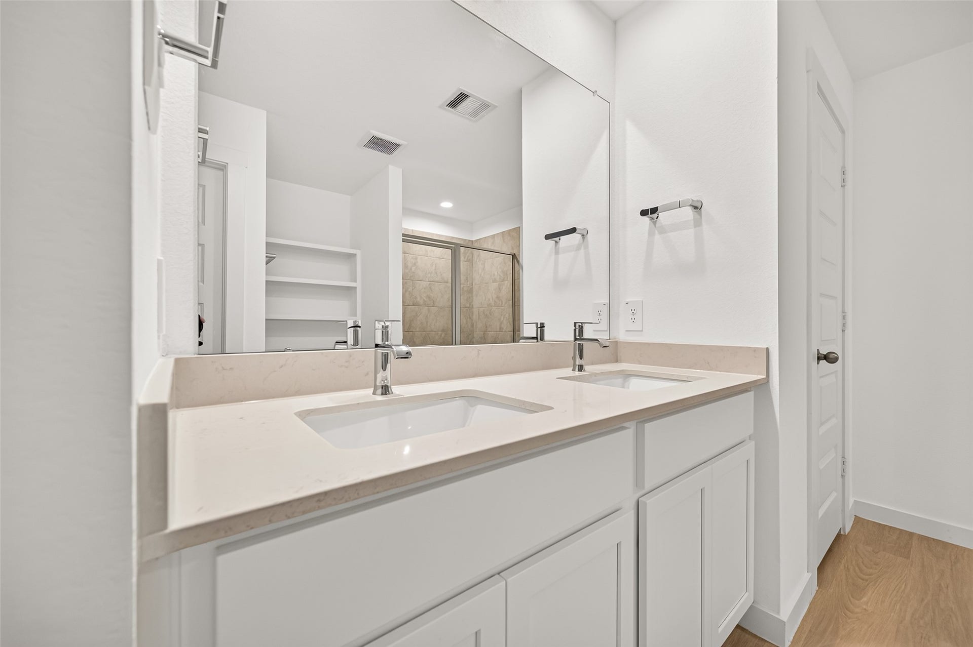 31742 Margaret Woods Lane, Fulshear, TX 77441 Quartz counters, his/ her sinks and lots of storage.