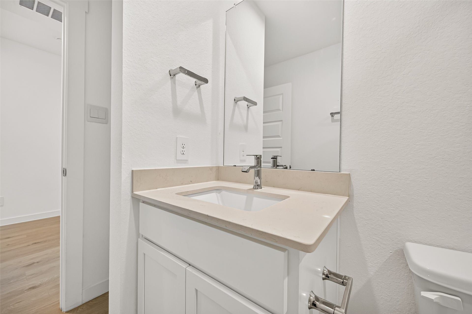 31742 Margaret Woods Lane, Fulshear, TX 77441 Guest bathroom #2 with all the upgrades as well.