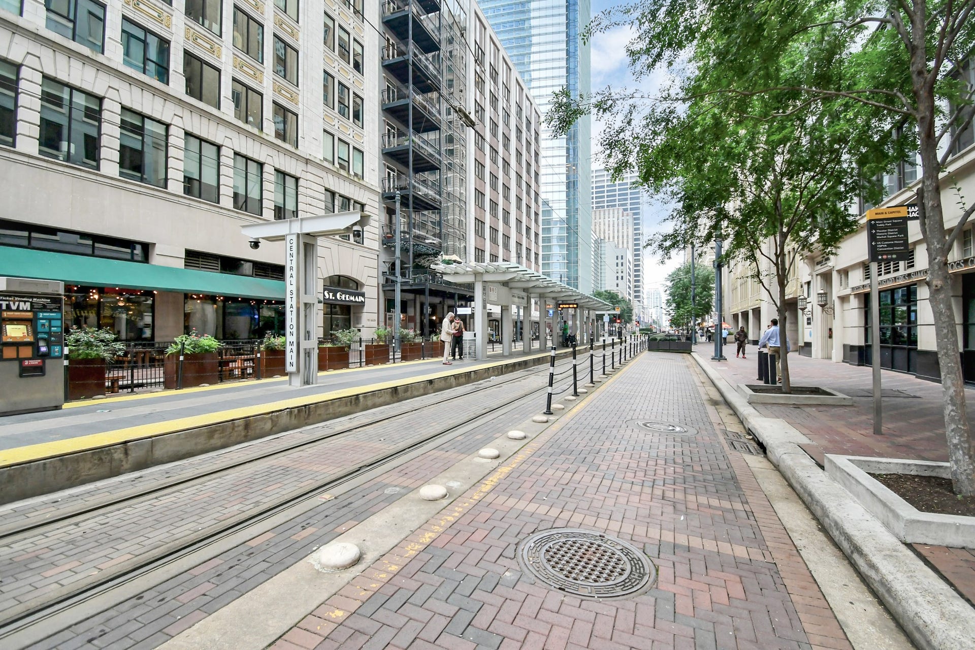 705 Main Street, #610, Houston, TX 77002 Views of the MetroRail, notice the entrance to the St. Germain building just behind the station.
