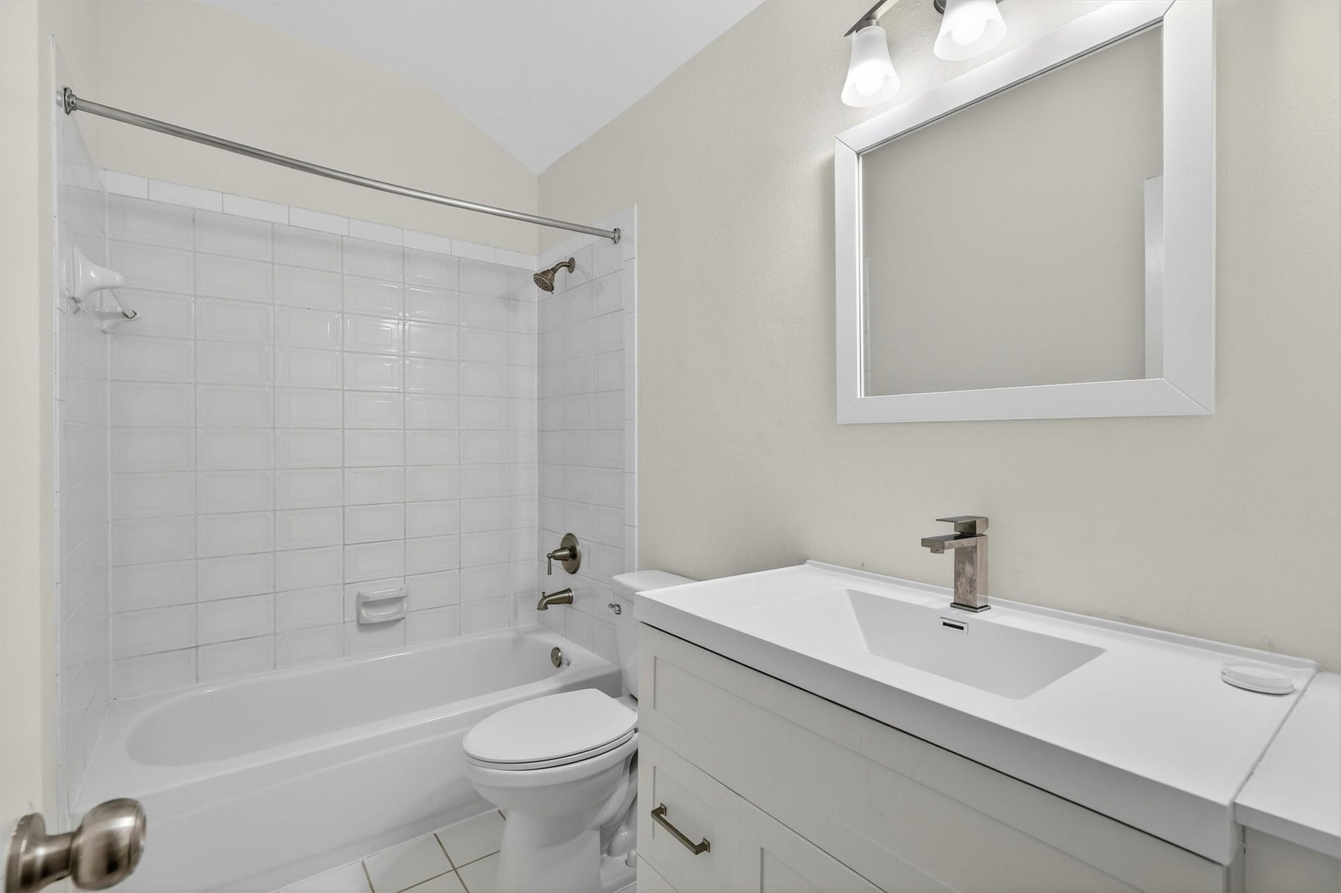 4720 Post Oak Timber Drive, #23, Houston, TX 77056 Full Bathroom 3