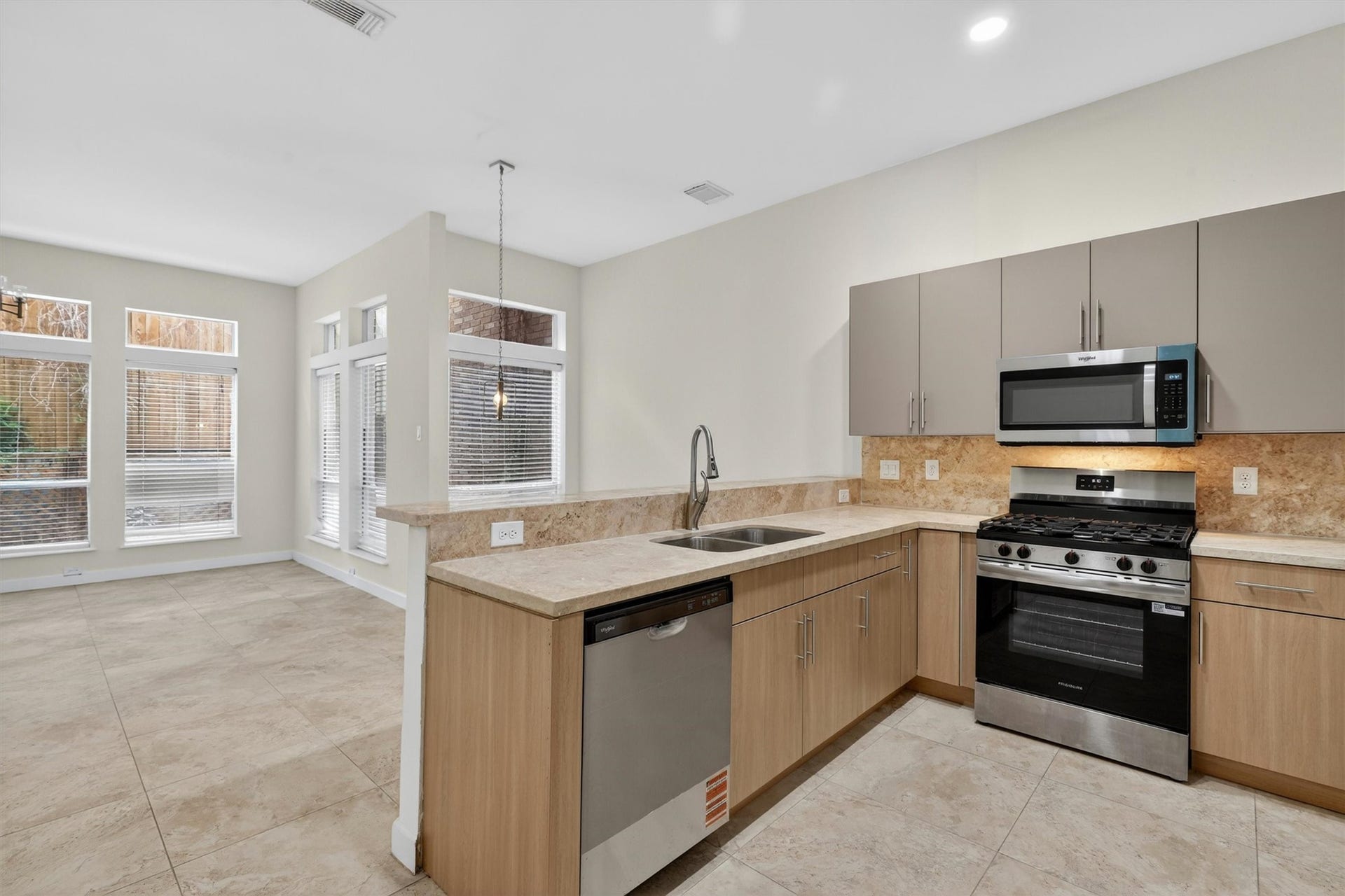 4720 Post Oak Timber Drive, #23, Houston, TX 77056 Open dining space ideal for entertaining with abundant natural light.