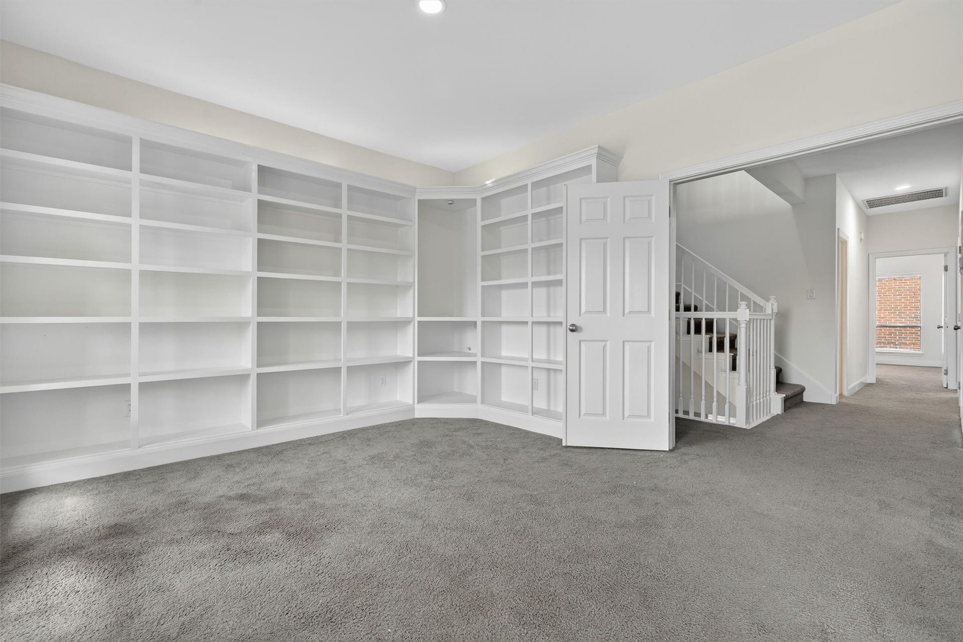 4720 Post Oak Timber Drive, #23, Houston, TX 77056 Versatile upstairs flex space featuring custom built-in bookshelves, plush carpet, and abundant storage/display space. Perfect for a home office, library, media room, study area, or game room. Bright neutral finishes and open layout provide endless possibilities for todays lifestyle needs.