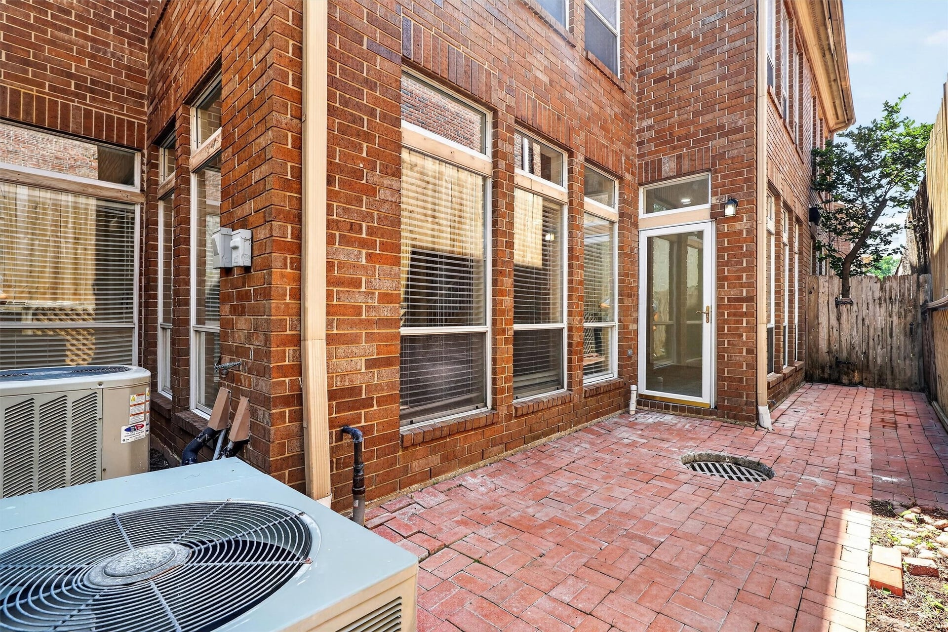 4720 Post Oak Timber Drive, #23, Houston, TX 77056 Private outdoor patio space perfect for relaxing or entertaining guests.