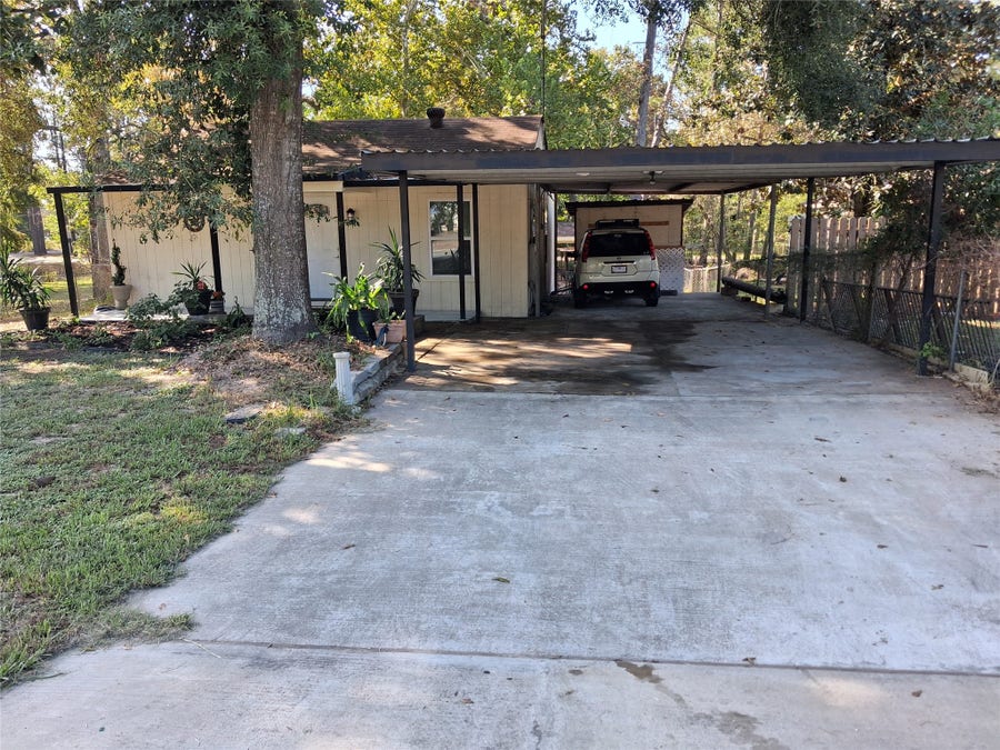 Property photo for 212 Magnolia Point Drive, Houston, TX