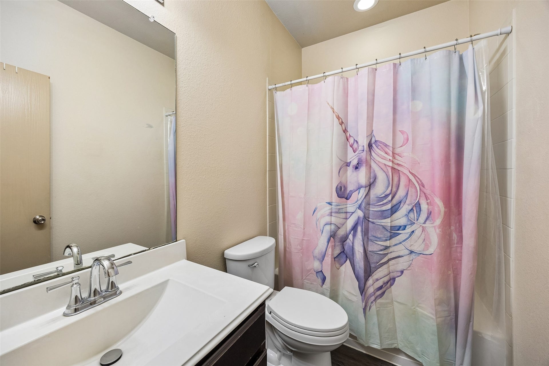 5407 Roaring Peaks Lane, Katy, TX 77449 Full Bathroom