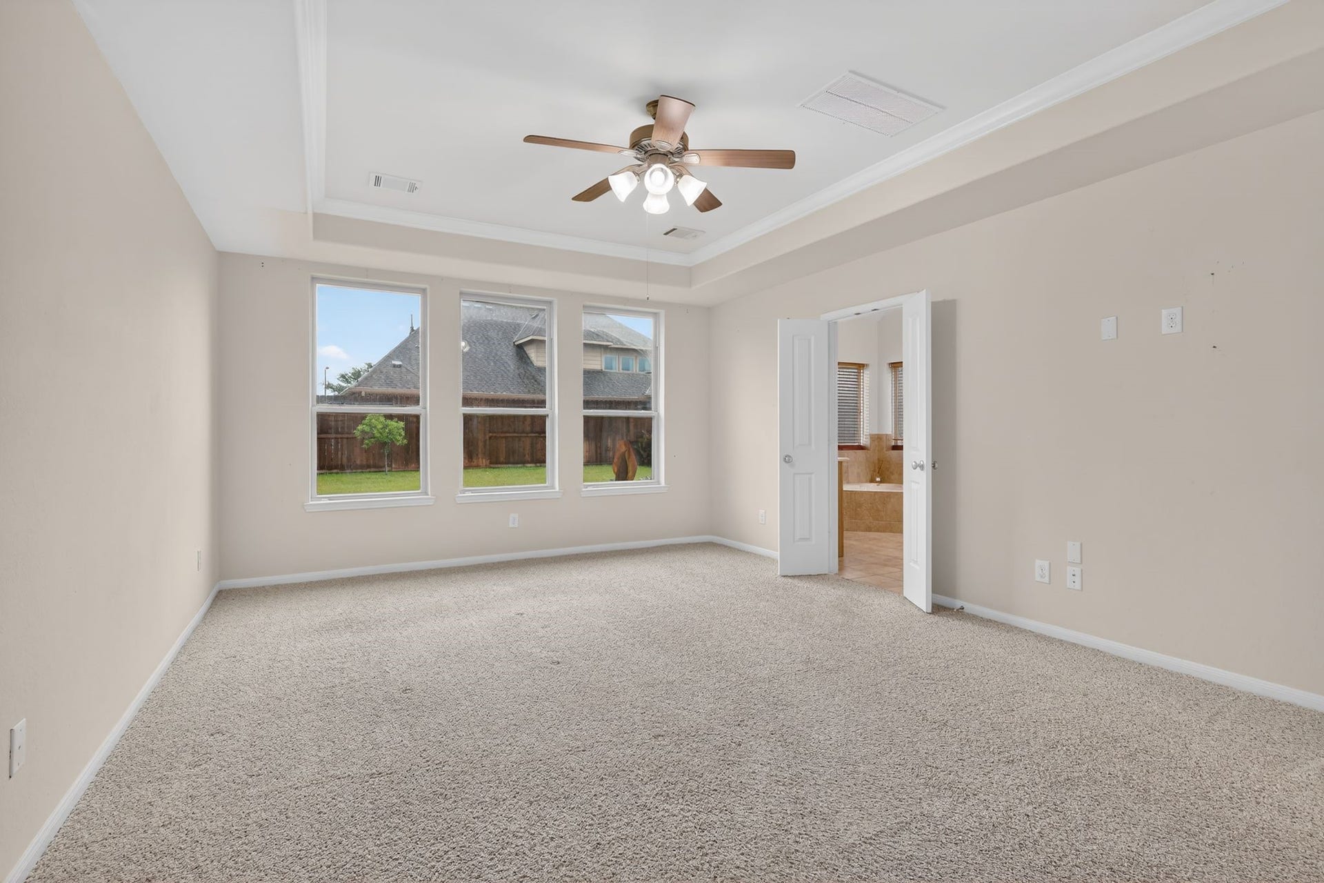 2608 Holbrook Springs Lane, League City, TX 77573 Primary bed 1st floor