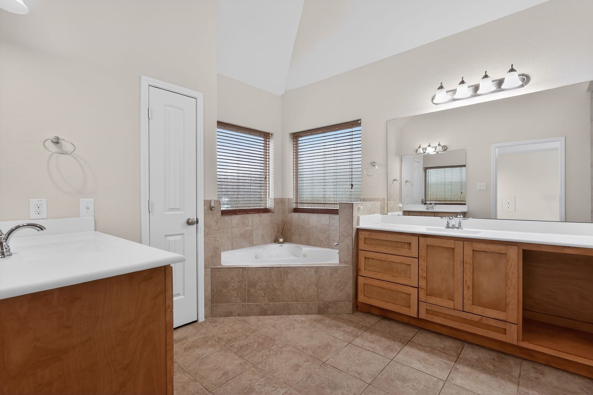 2608 Holbrook Springs Lane, League City, TX 77573 Primary bath