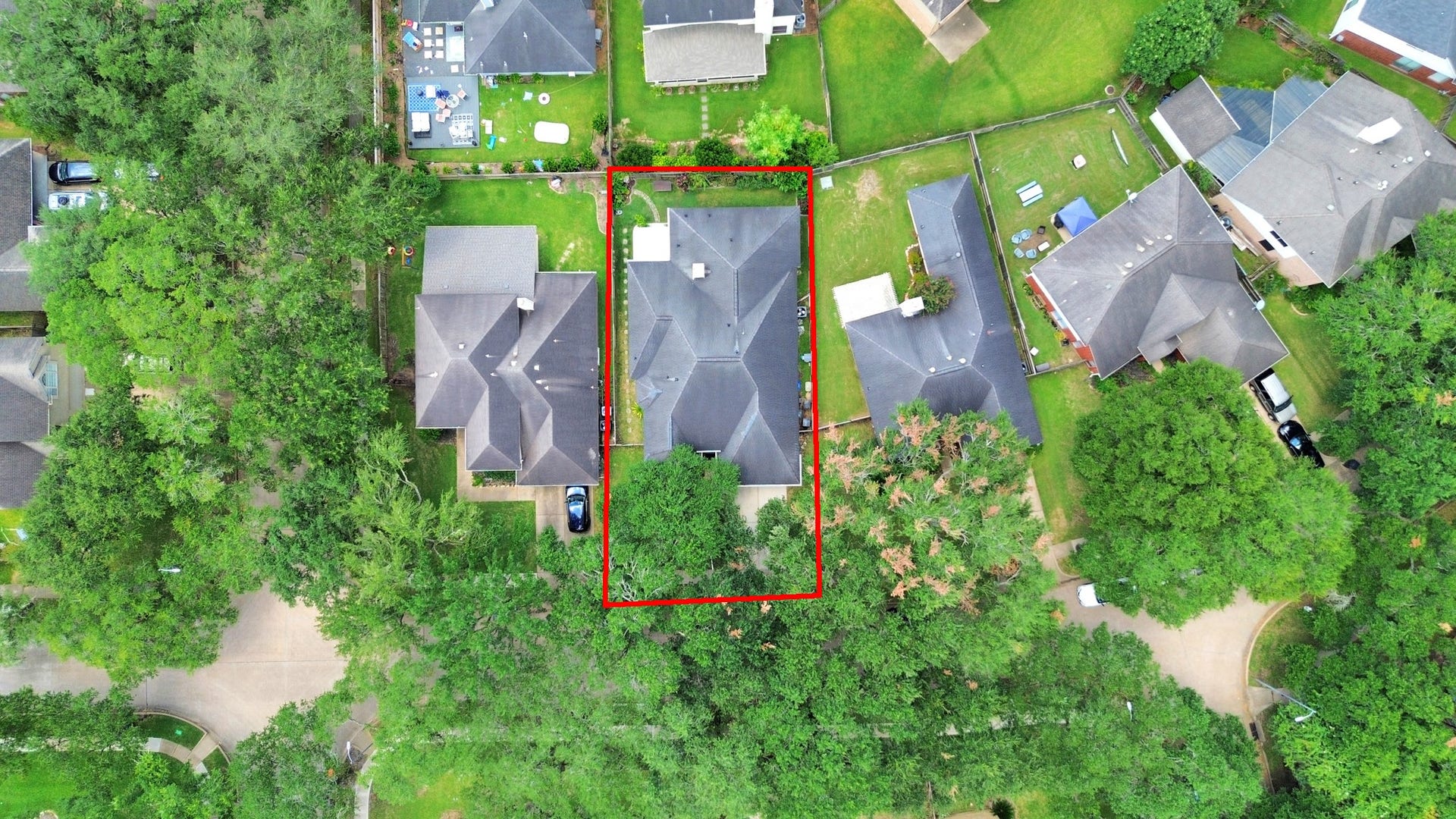 4634 Jaymar Dr, Sugar Land, TX 77479 Overhead view highlighting the home, backyard, and approximate property boundaries.