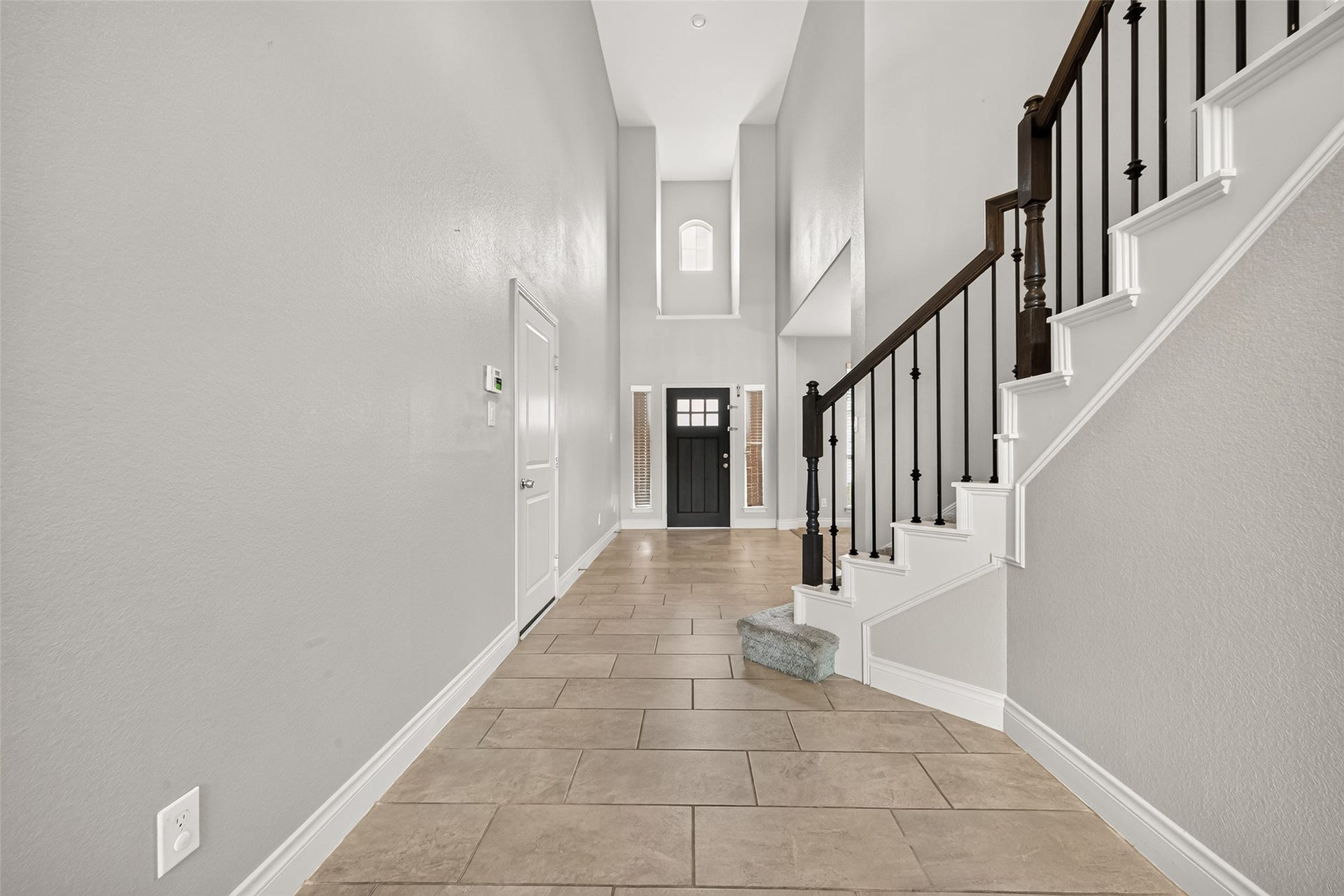 23335 Peareson Bend Lane, Richmond, TX 77469 Grand high-ceiling entry bathed in natural light, creating a bright and welcoming first impression with an elegant sense of space