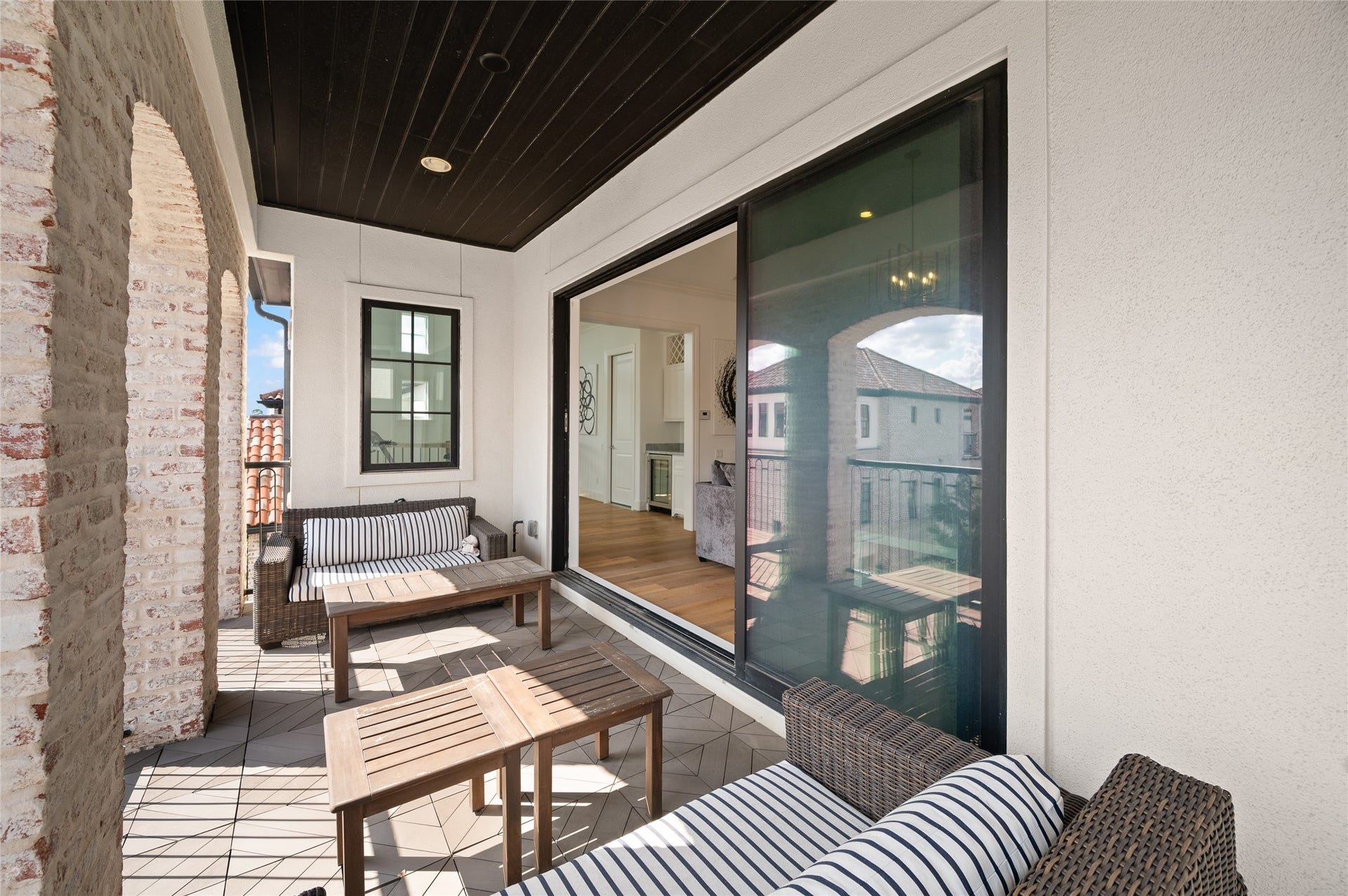 7554 Little Caprese Lane, Houston, TX 77055 Another perspective of the covered balcony.
