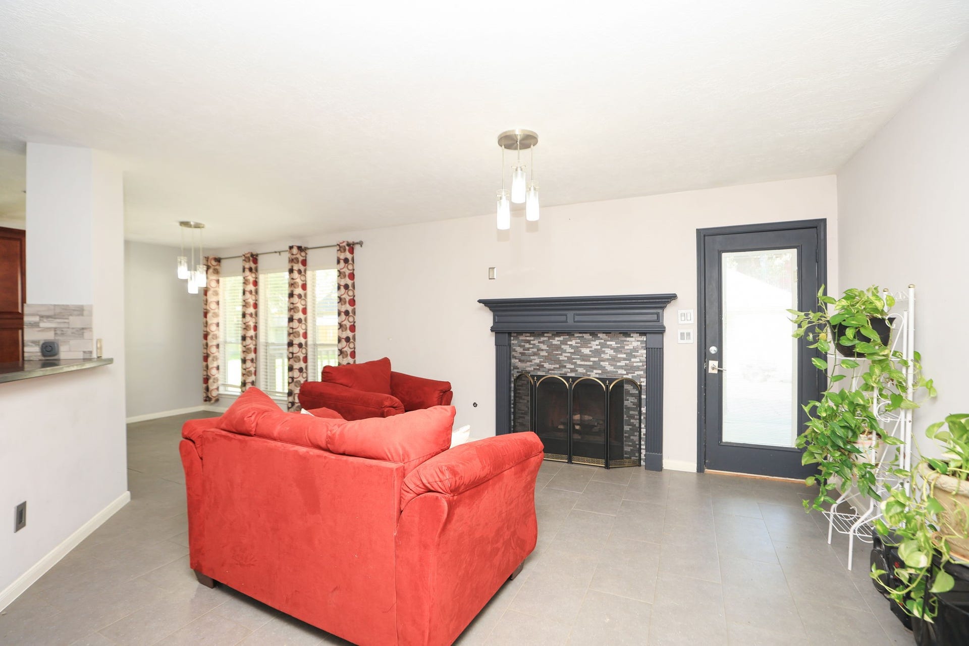 10403 Twin Oak Drive, Conroe, TX 77385 Family room features gas log fireplace, door to back patio and tile floors throughout!