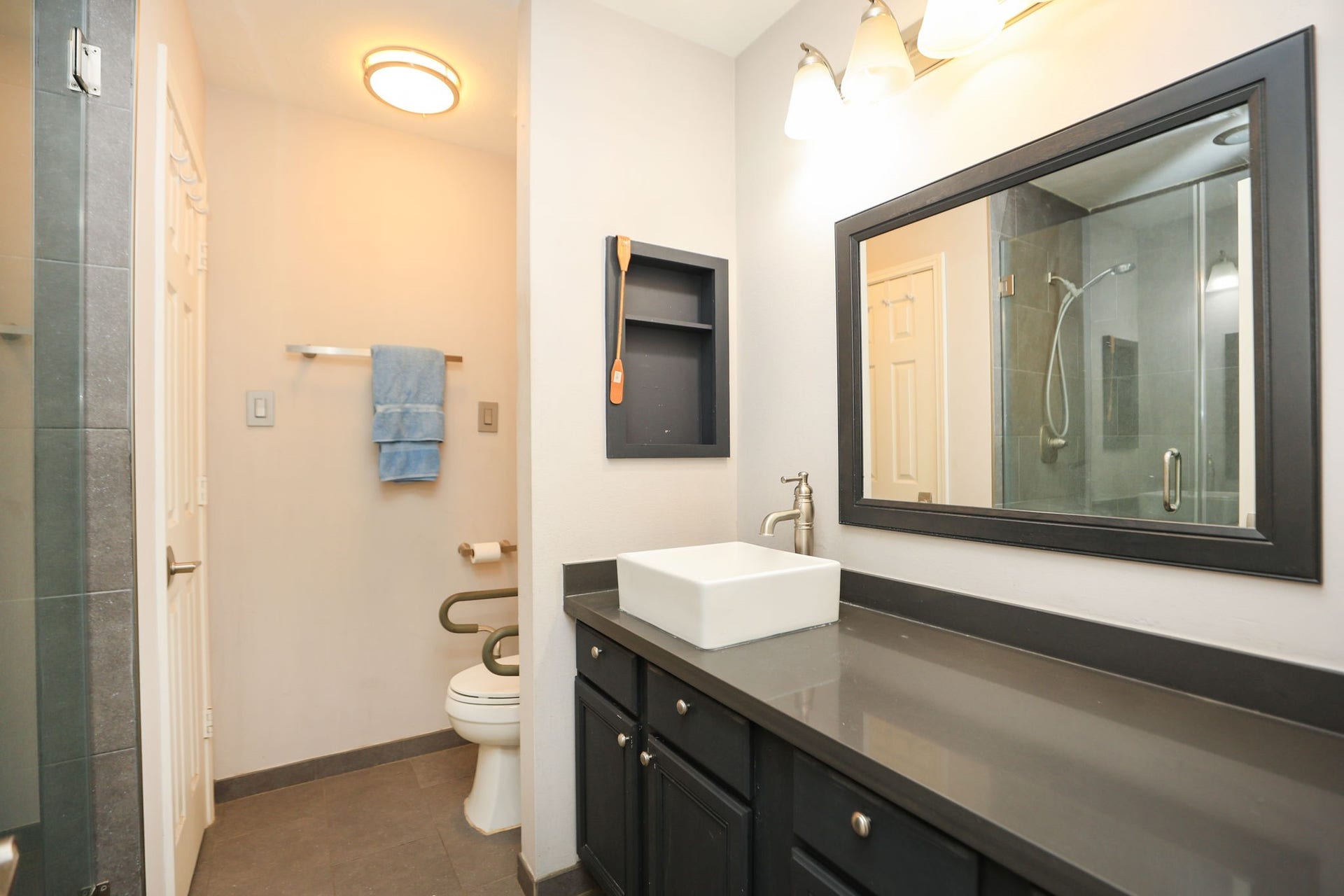10403 Twin Oak Drive, Conroe, TX 77385 Primary Bathroom with Large Shower