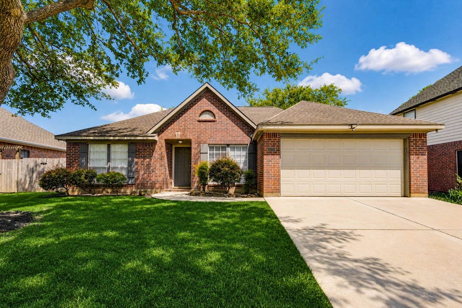 Property photo for 3230 Lee Circle, Pearland, TX