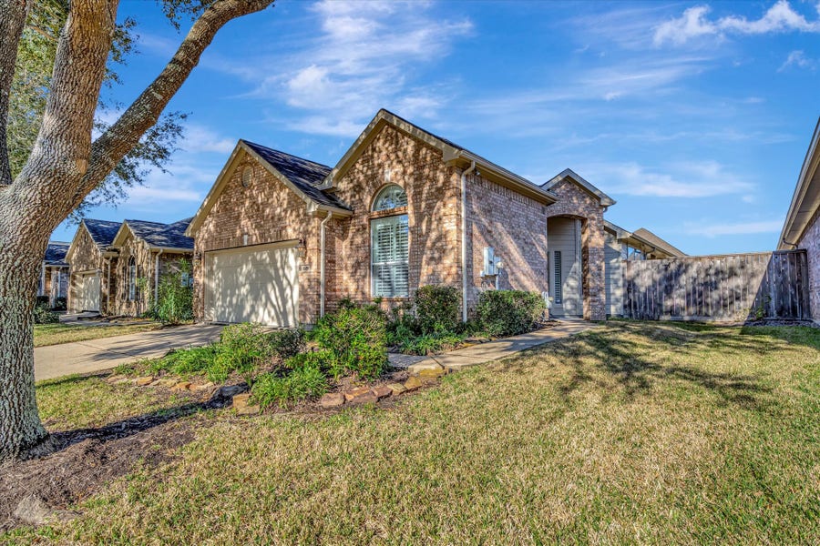 Property photo for 1619 Berlino Drive, Pearland, TX