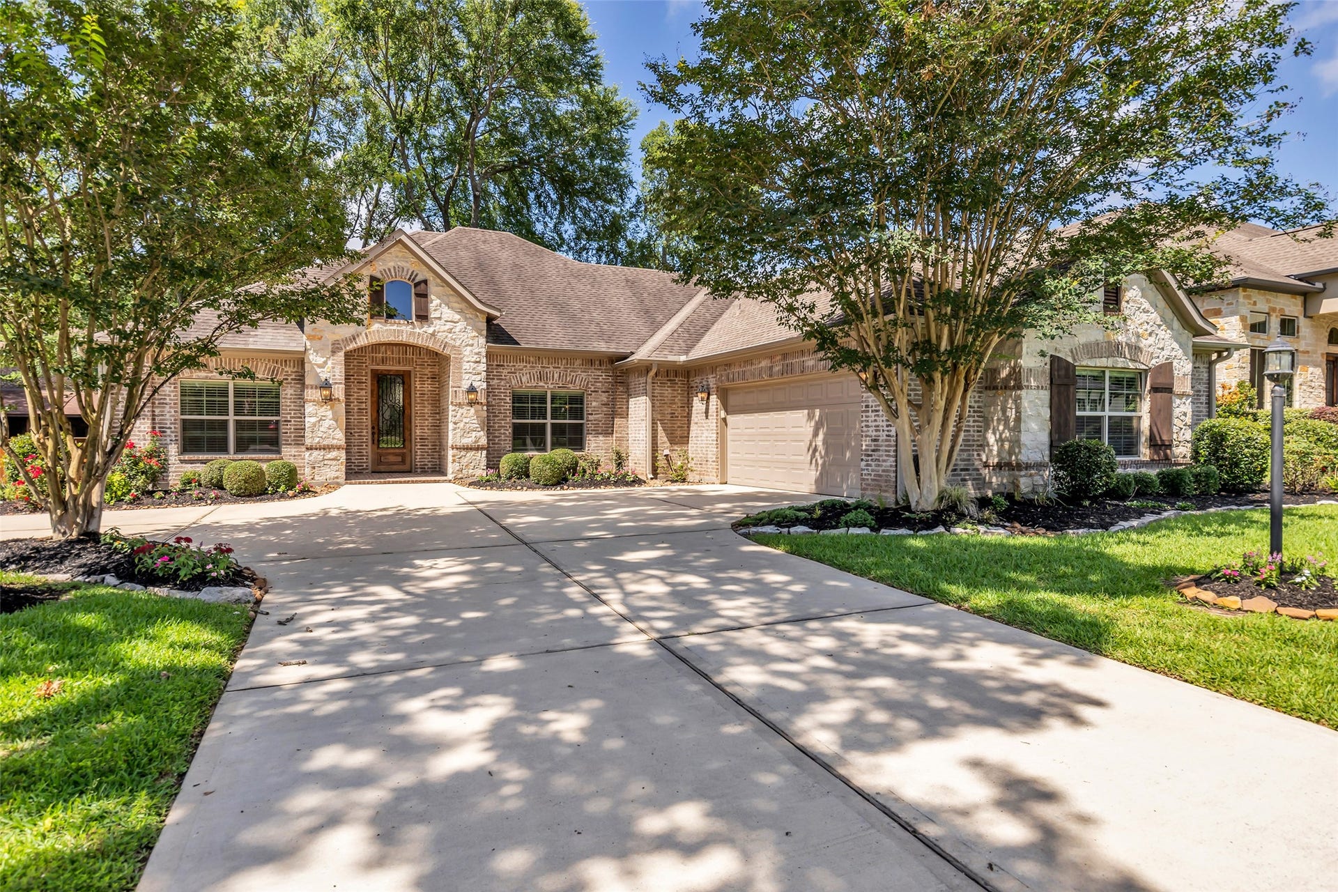 118 Pine Bluff Drive, Montgomery, TX 77356 Large driveway