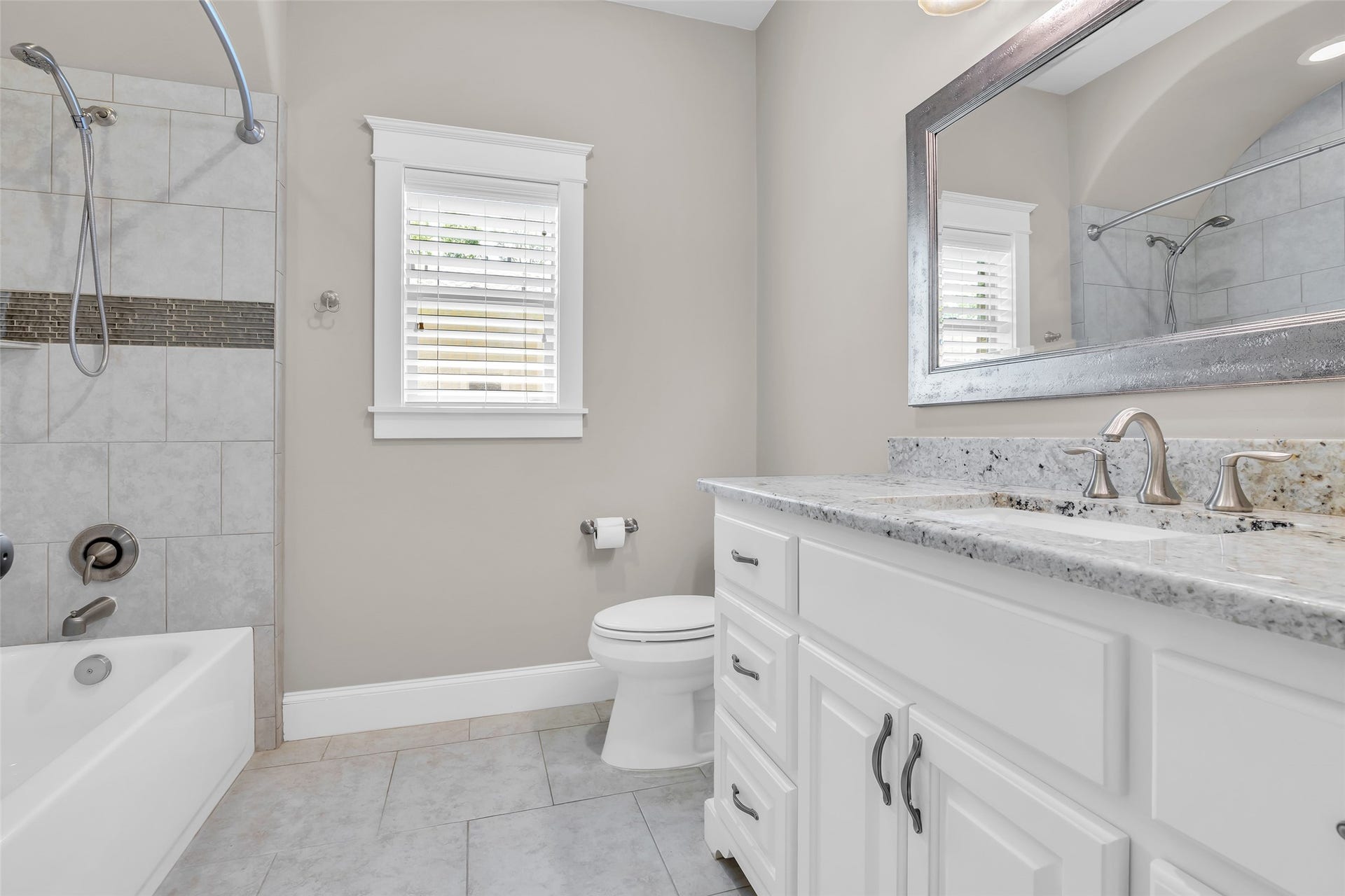 118 Pine Bluff Drive, Montgomery, TX 77356 Large full bath