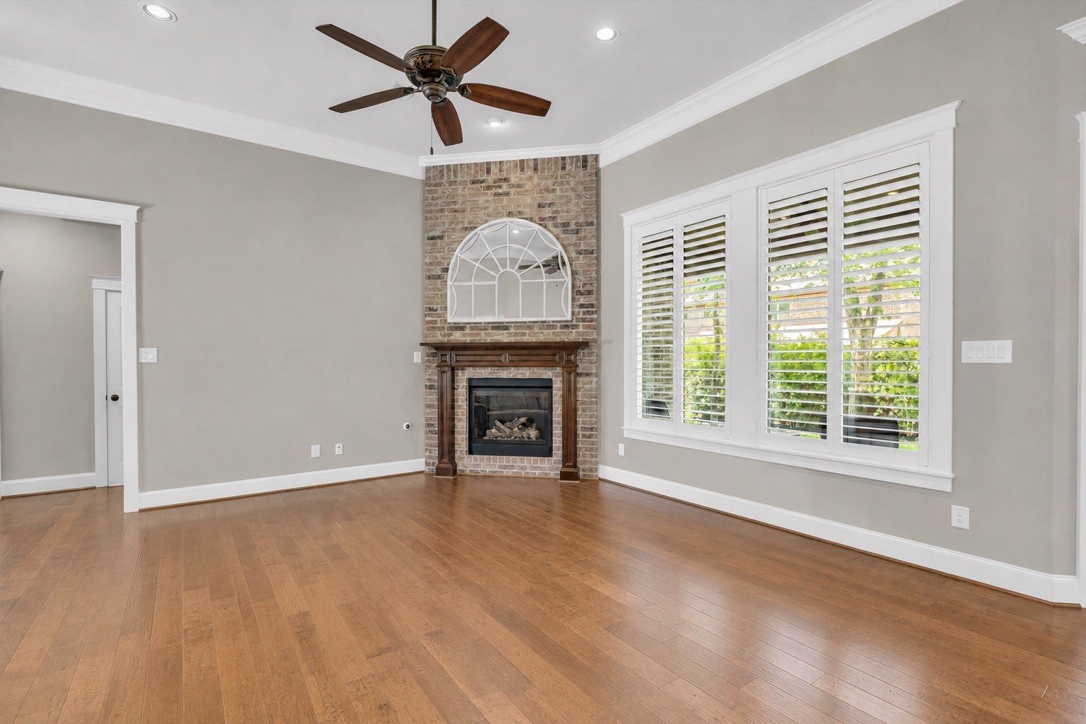 118 Pine Bluff Drive, Montgomery, TX 77356 Gas fireplace with plenty of natural light in living room