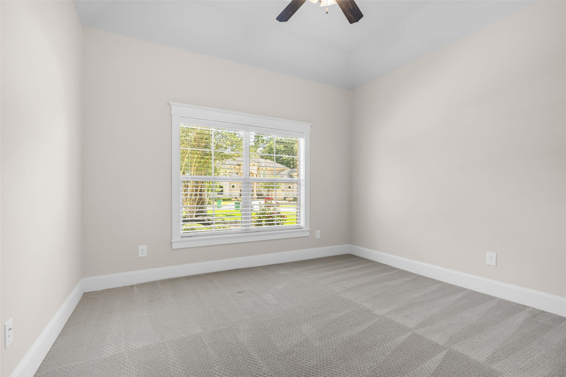 118 Pine Bluff Drive, Montgomery, TX 77356 Guest bedroom 1