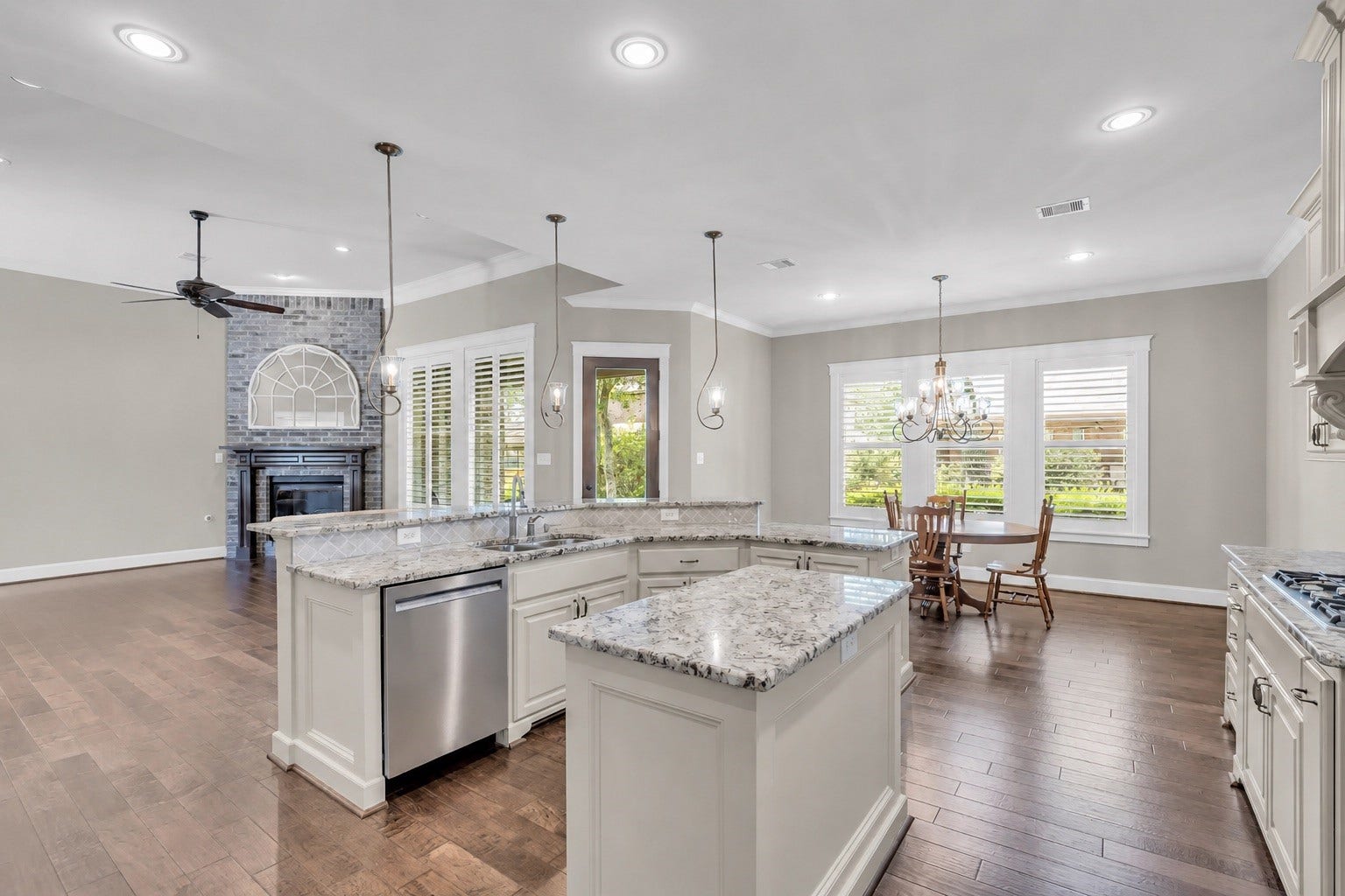 118 Pine Bluff Drive, Montgomery, TX 77356 Plenty of prep space in kitchen