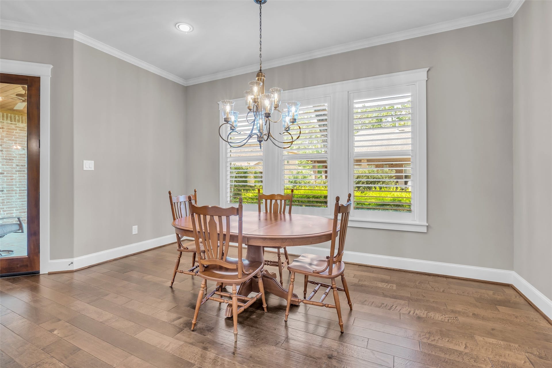 118 Pine Bluff Drive, Montgomery, TX 77356 Breakfast area with plenty of natural light looking out to back yard