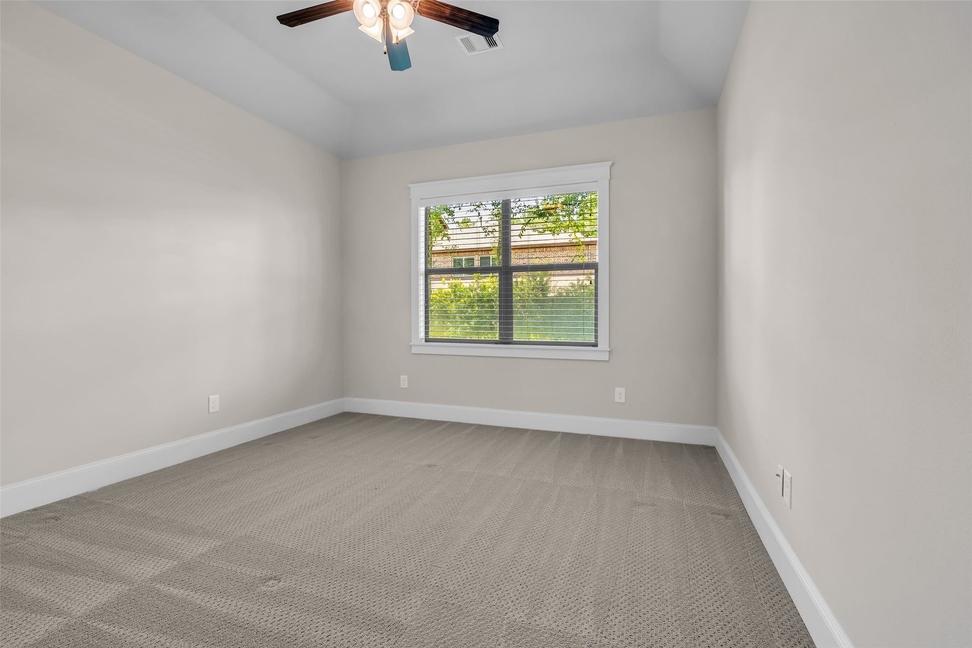 118 Pine Bluff Drive, Montgomery, TX 77356 Guest bedroom 2