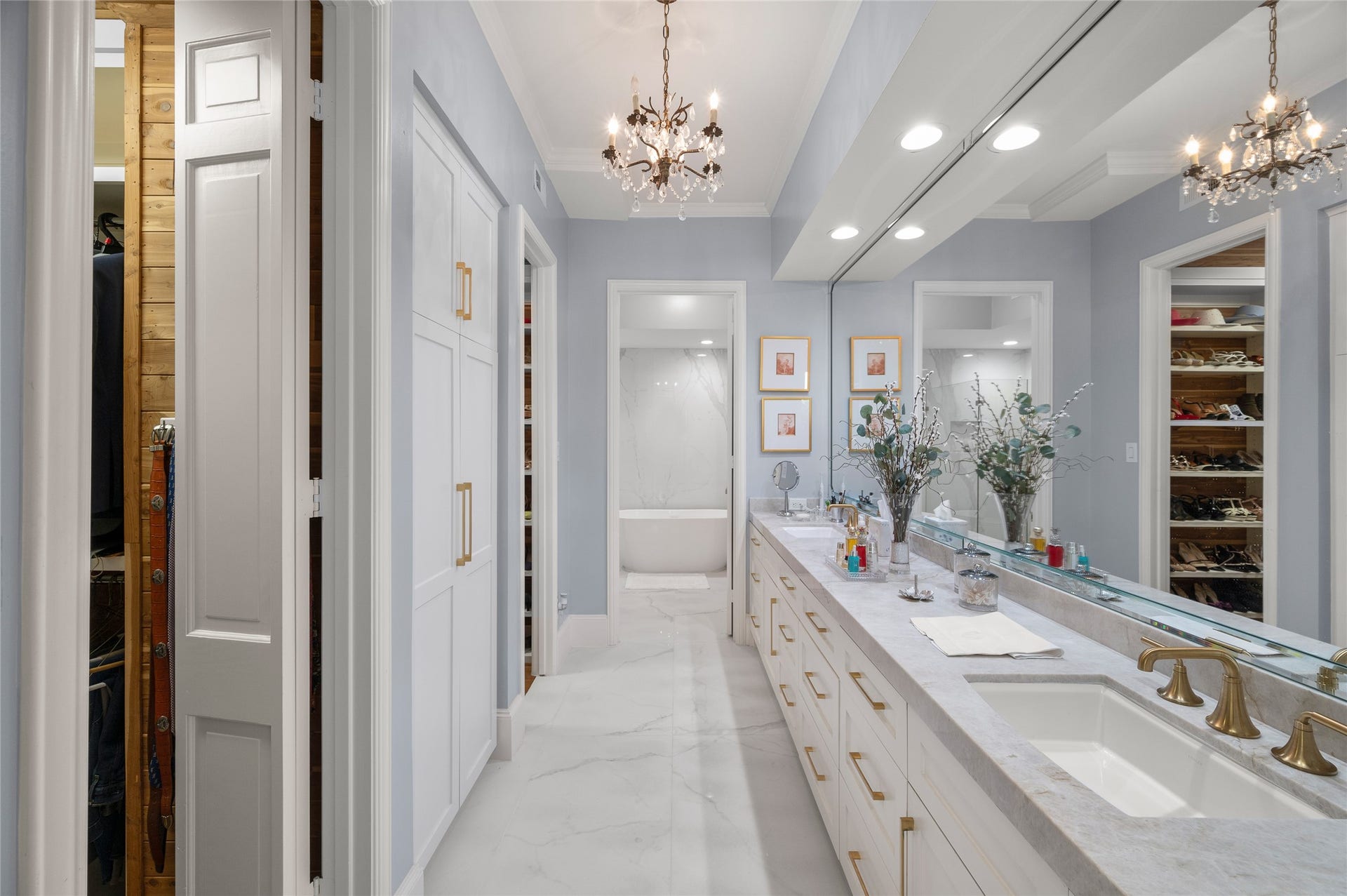 [Primary Bath]
Quartz-clad primary bath features the same high-quality cabinetry and hardware found in the kitchen.
