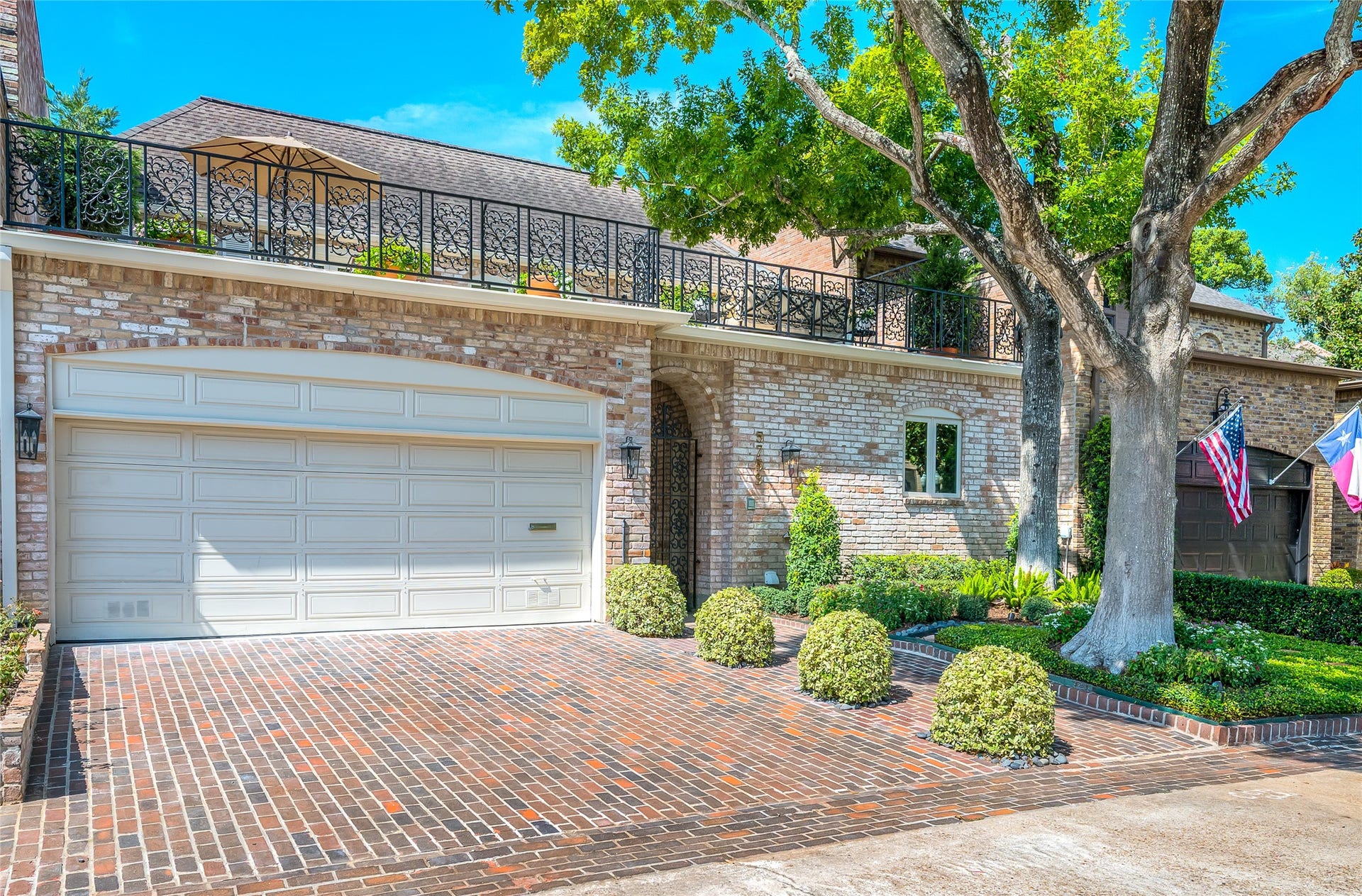 [Front Elevation]
A custom designed iron gate guards the entrance into the walled courtyard at the front. On the second floor, iron railing encloses an expansive, tiled roof garden.