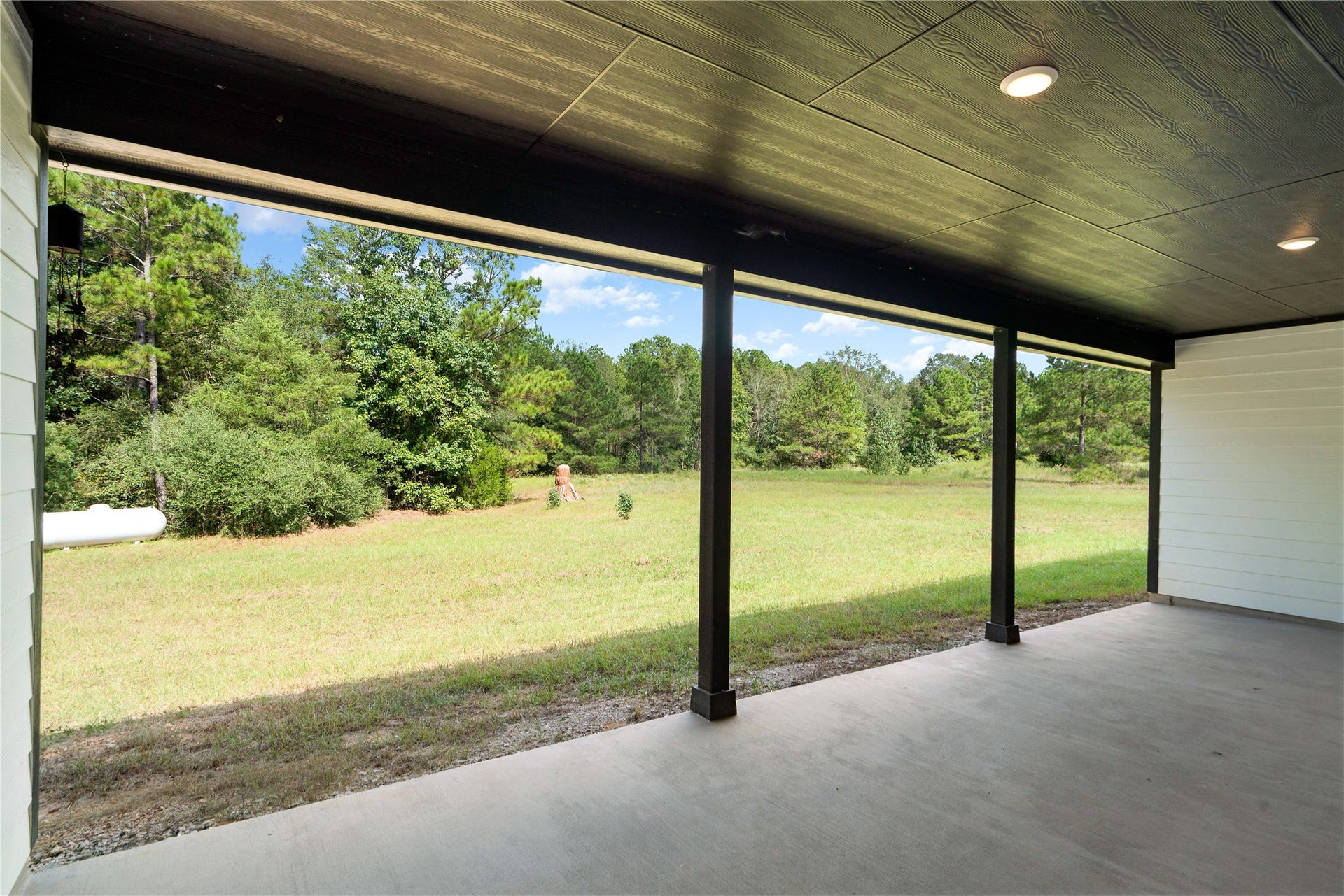 21203 Peach Wood Court, Cleveland, TX 77328 Enjoy the outdoors from your backporch area