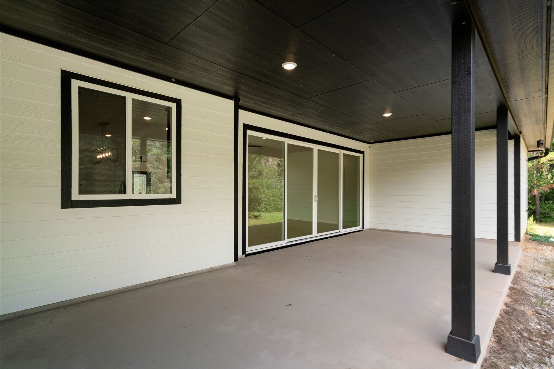 21203 Peach Wood Court, Cleveland, TX 77328 Spacious backporch