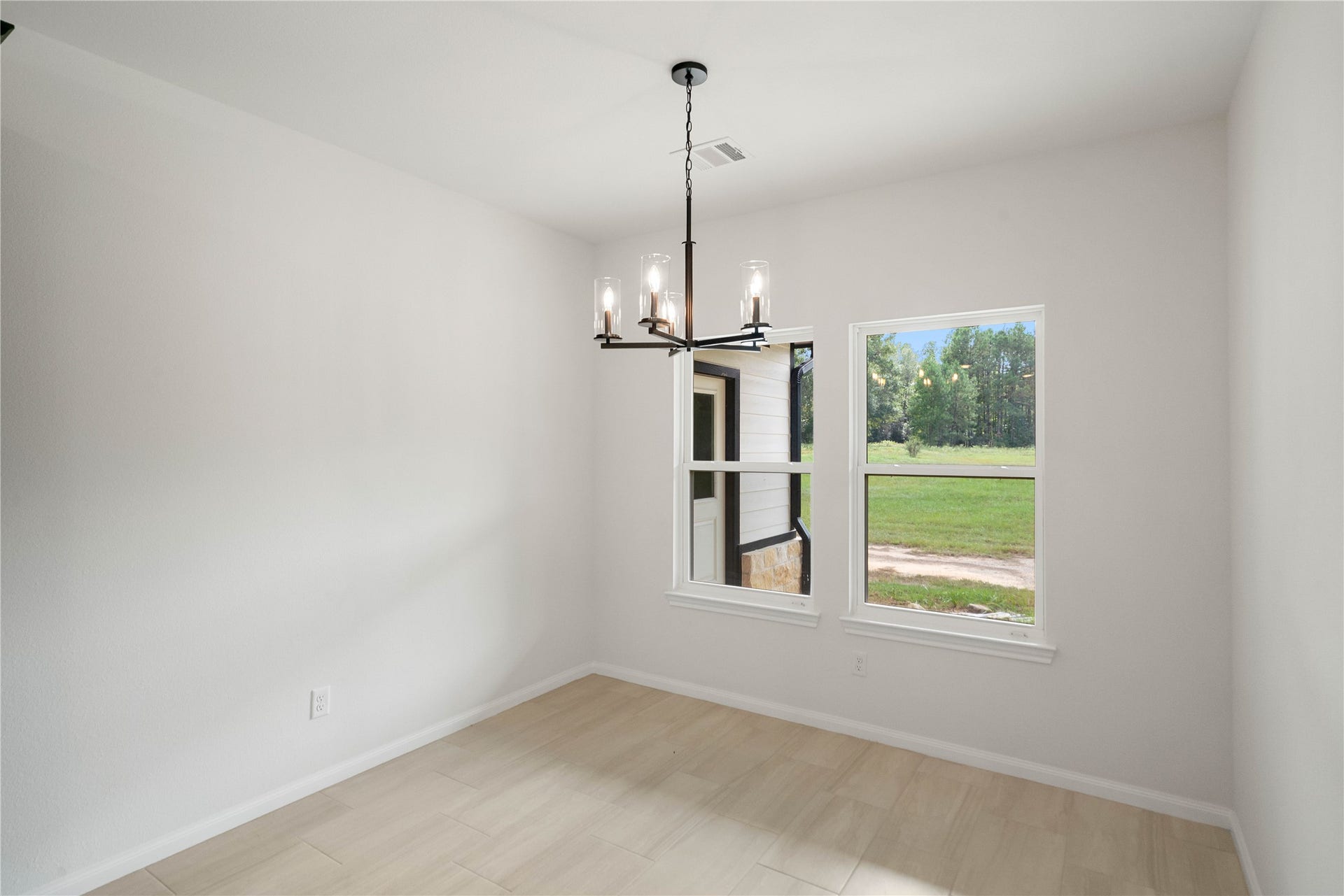 21203 Peach Wood Court, Cleveland, TX 77328 Dining area located off the kitchen