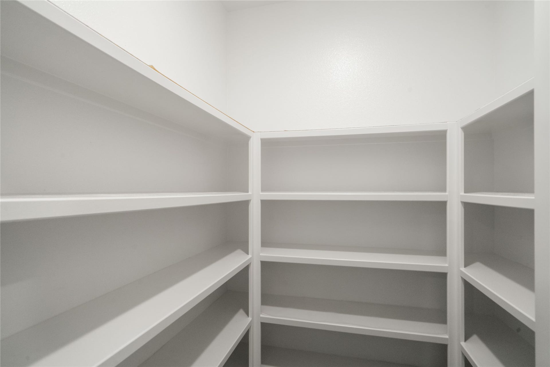 21203 Peach Wood Court, Cleveland, TX 77328 Walk-in pantry