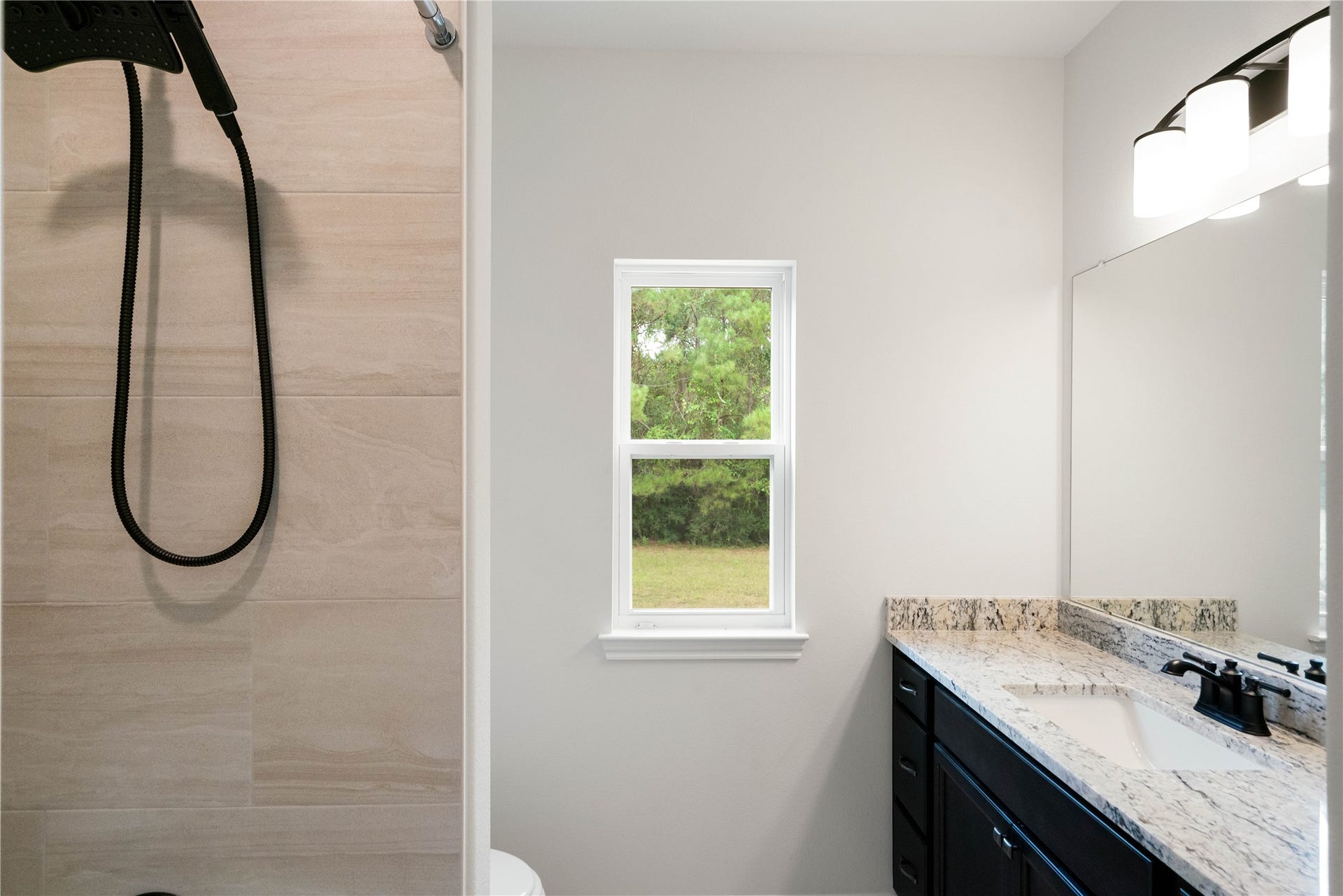 21203 Peach Wood Court, Cleveland, TX 77328 2nd full bath with tiled shower