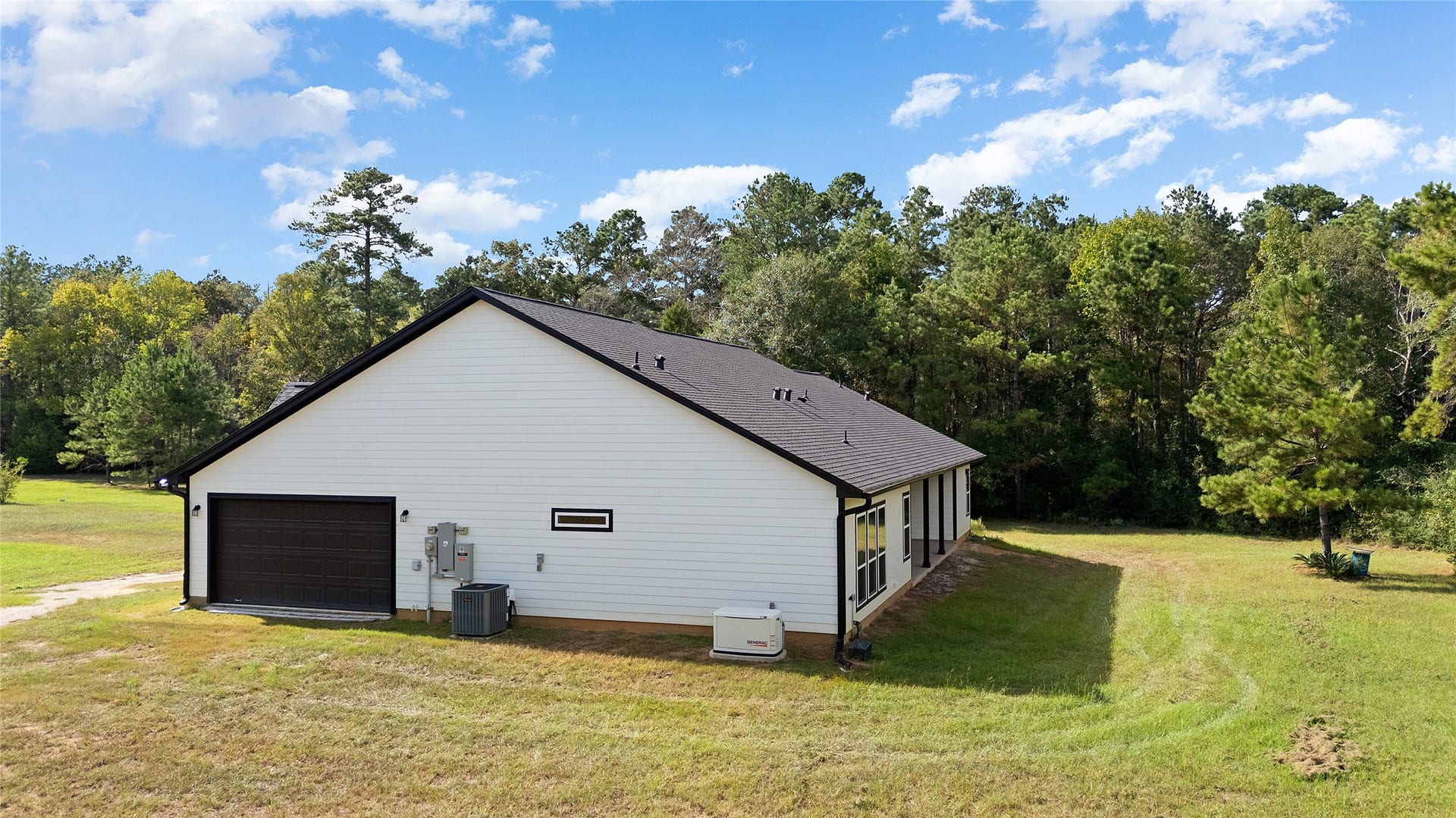 21203 Peach Wood Court, Cleveland, TX 77328 Whole home generator with a dedicated propane tank included