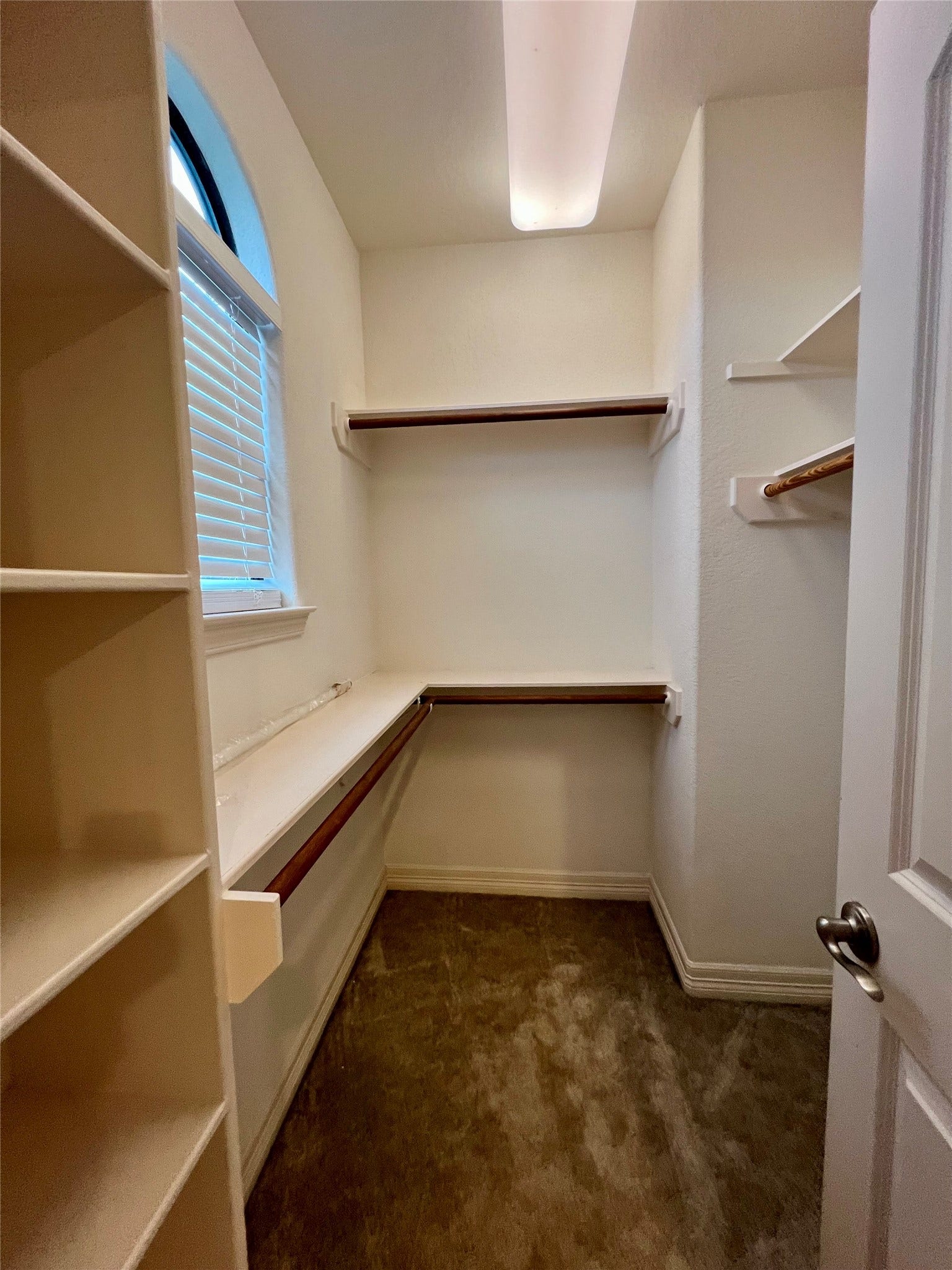 1625 Cohn Street, Houston, TX 77007 closet in the master bedroom