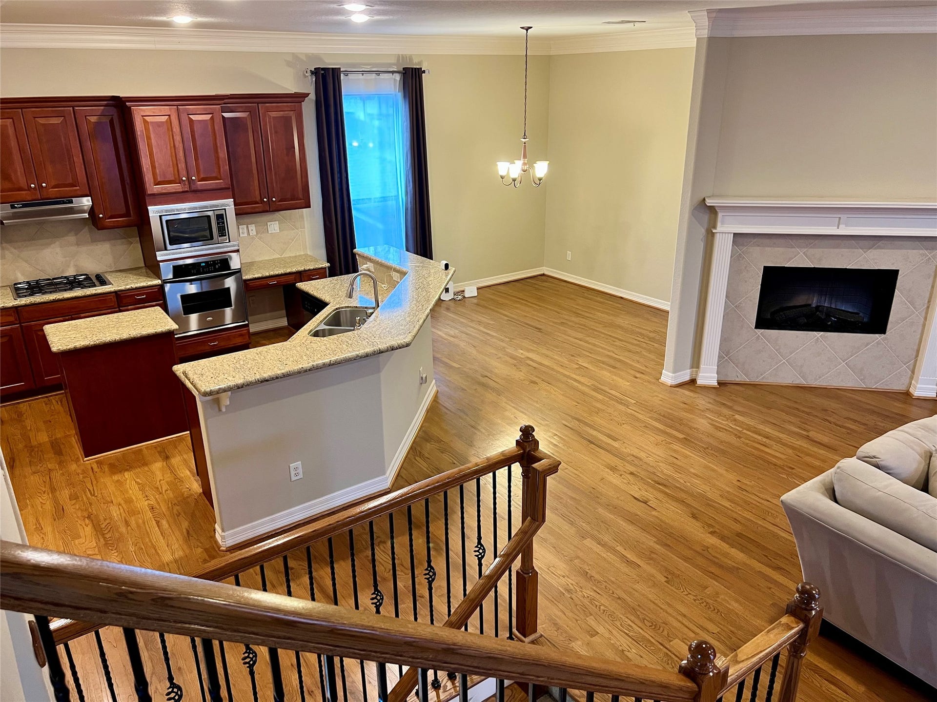 1625 Cohn Street, Houston, TX 77007 kitchen and dining area