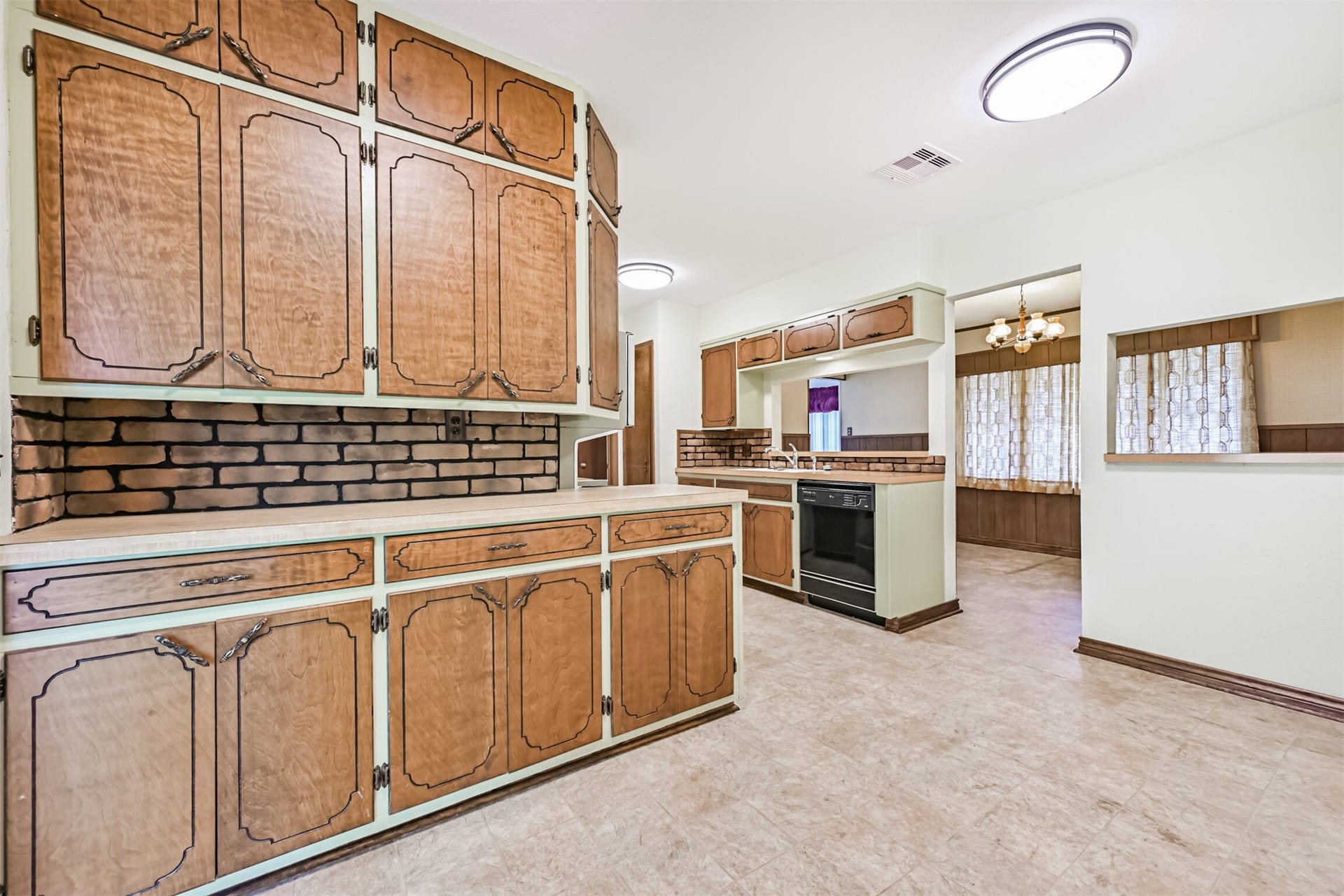 128 Forest Oaks Lane, Lake Jackson, TX 77566 128 Forest Oaks Lane, Lake Jackson, TX 77566