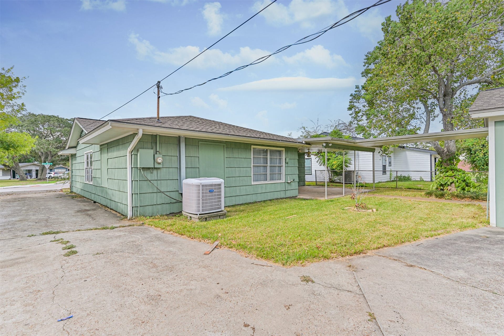 128 Forest Oaks Lane, Lake Jackson, TX 77566 128 Forest Oaks Lane, Lake Jackson, TX 77566