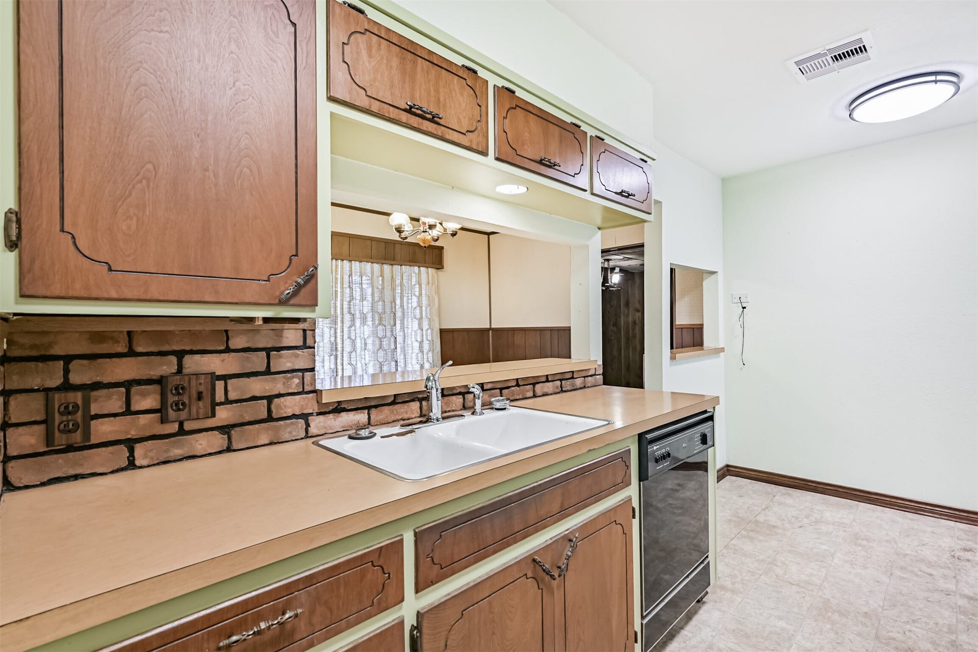 128 Forest Oaks Lane, Lake Jackson, TX 77566 128 Forest Oaks Lane, Lake Jackson, TX 77566