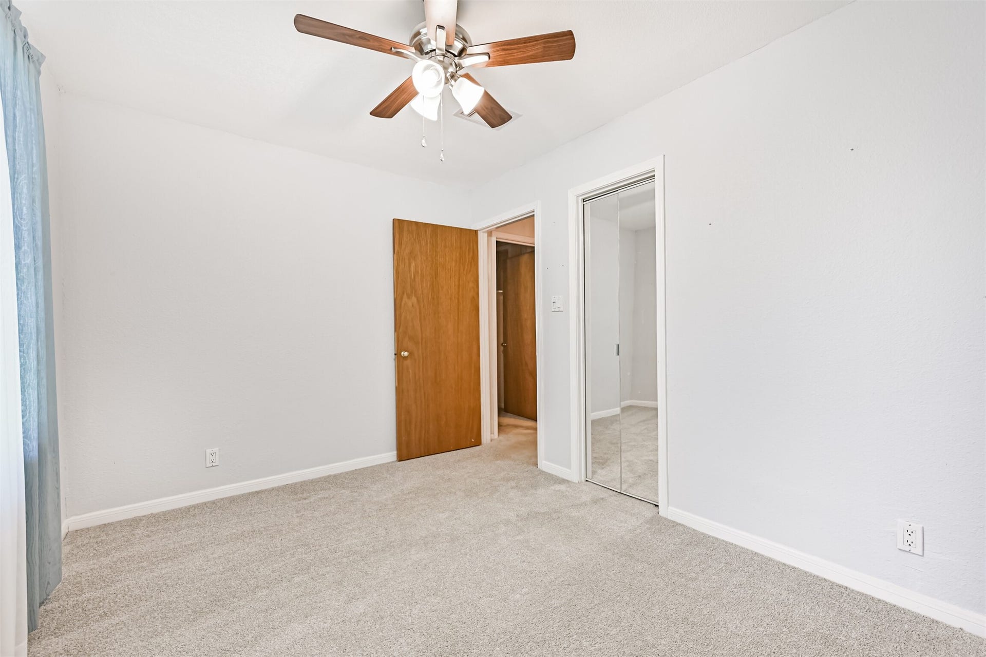 128 Forest Oaks Lane, Lake Jackson, TX 77566 128 Forest Oaks Lane, Lake Jackson, TX 77566