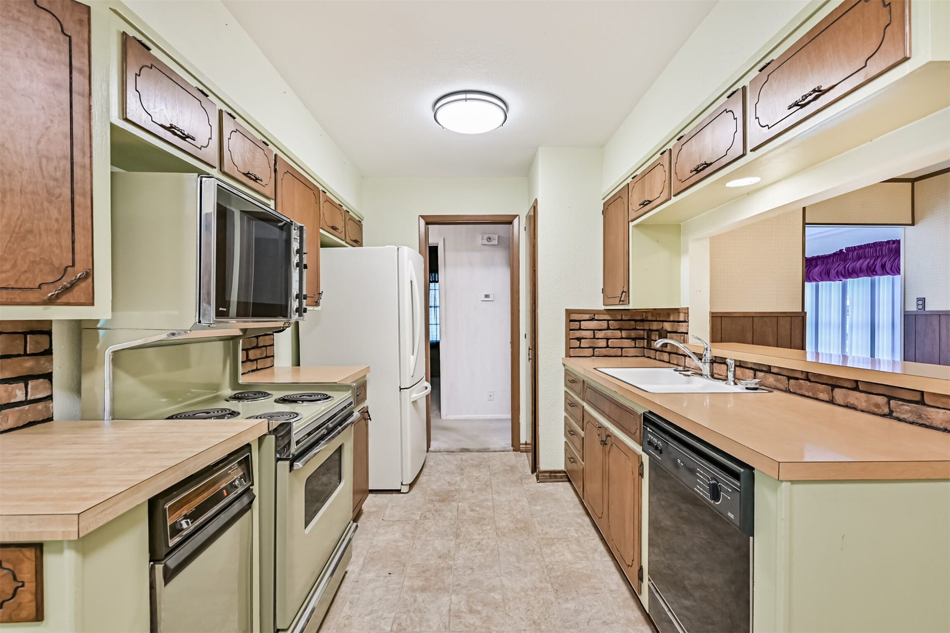 128 Forest Oaks Lane, Lake Jackson, TX 77566 128 Forest Oaks Lane, Lake Jackson, TX 77566