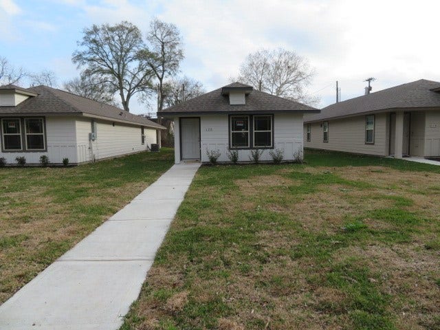 Property photo for 120 East Ash Street, Angleton, TX
