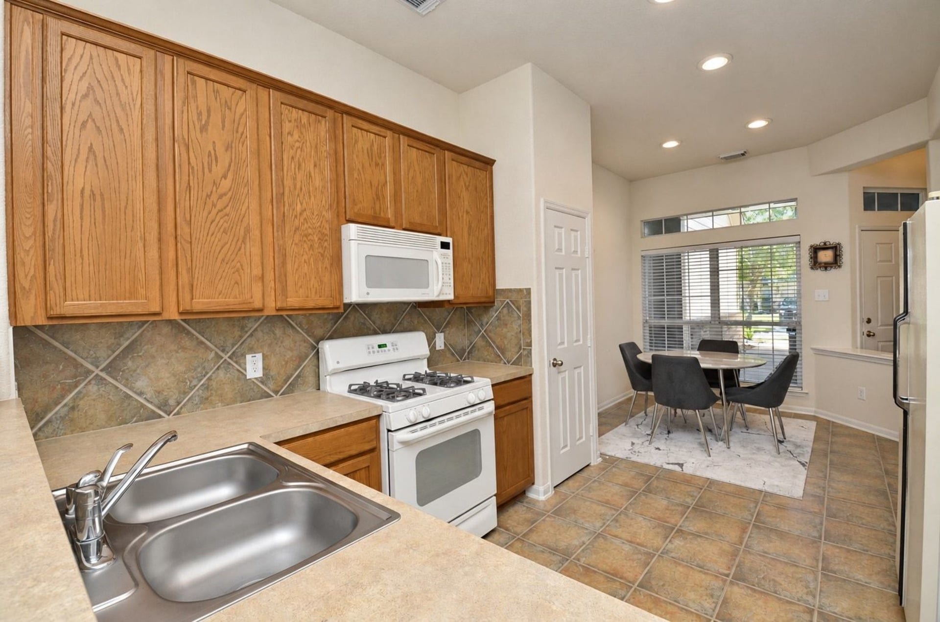 8959 Silent Willow Lane, Sugar Land, TX 77479 8959 Silent Willow Lane, Sugar Land, TX 77479