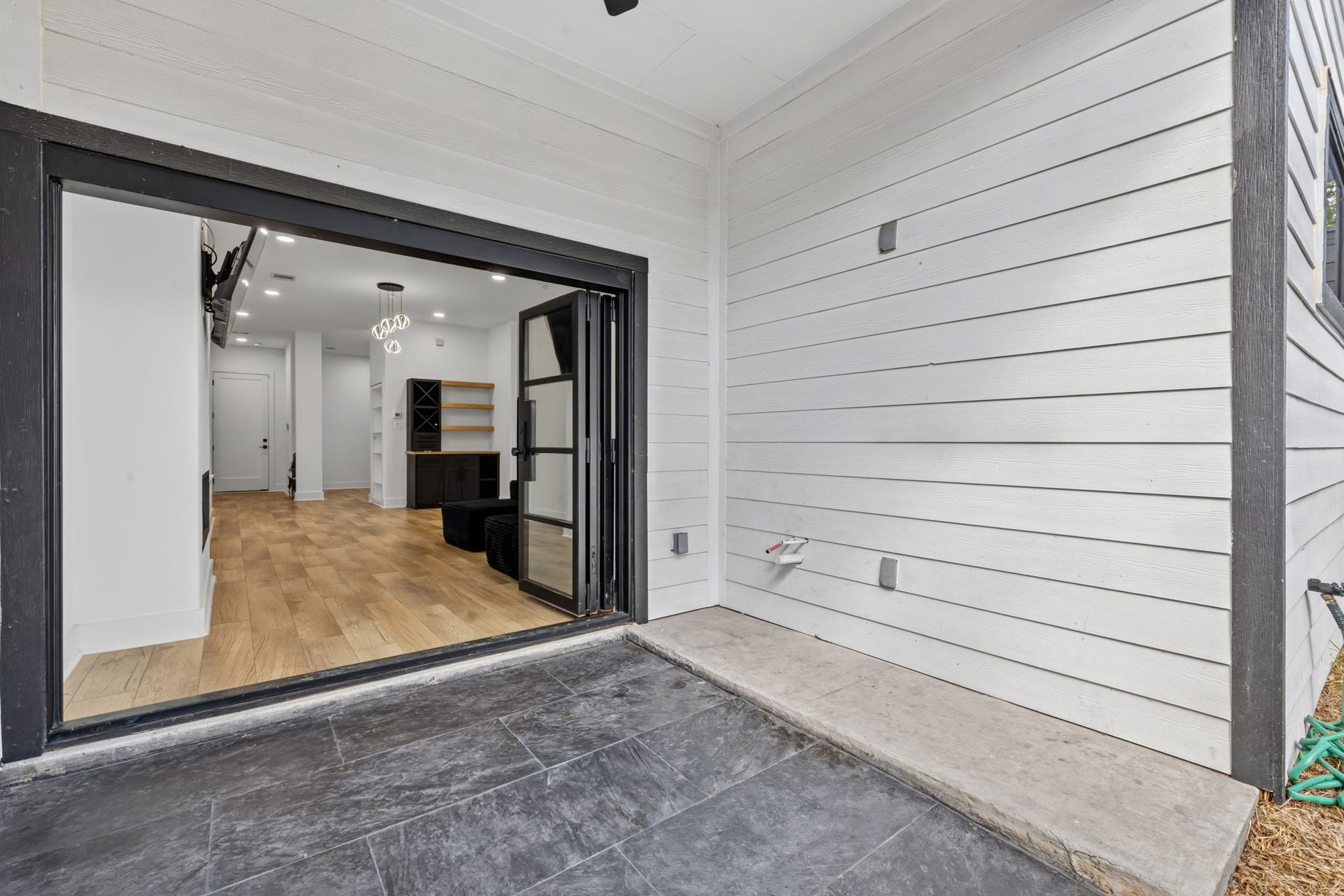 2420 Sumpter Street, Houston, TX 77026 2420 Sumpter Street, Houston, TX 77026
