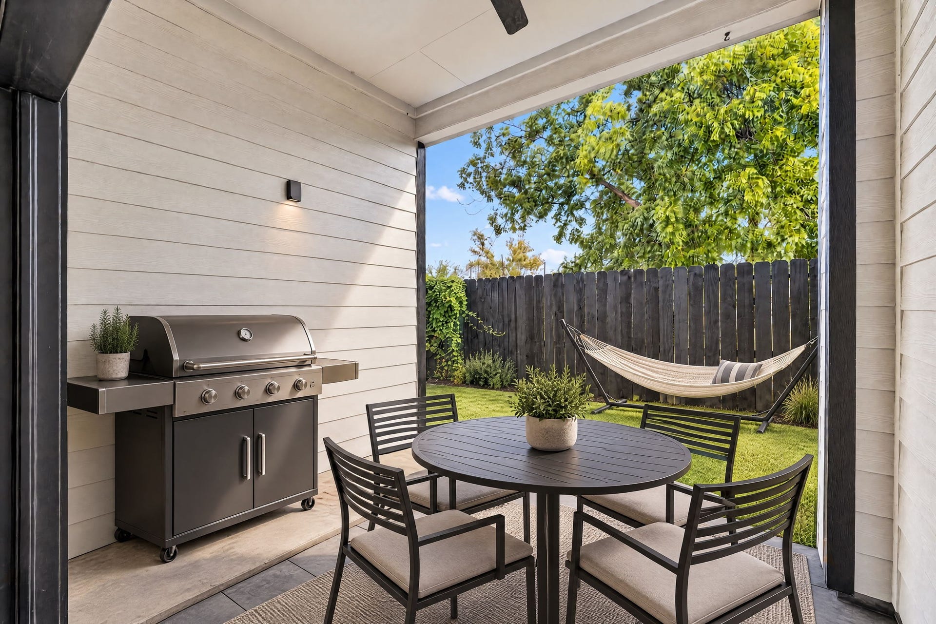 2420 Sumpter Street, Houston, TX 77026 Virtually Staged Patio