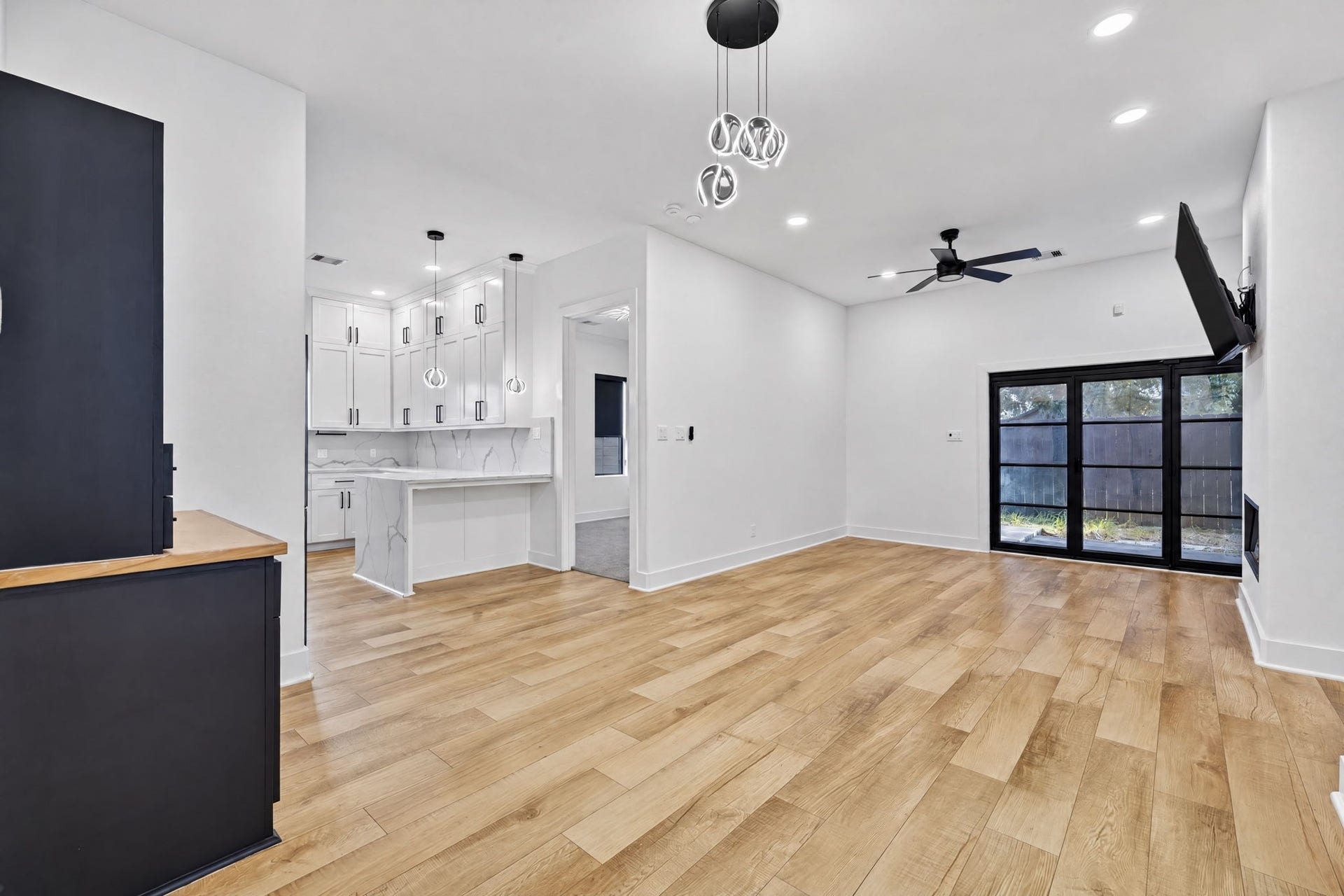 2420 Sumpter Street, Houston, TX 77026 2420 Sumpter Street, Houston, TX 77026