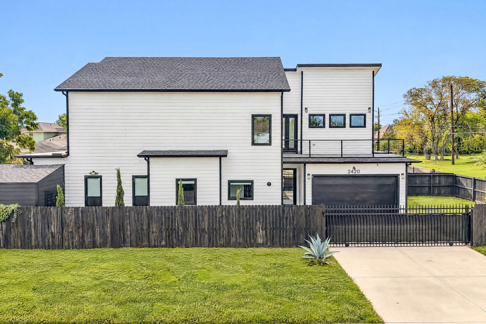 2420 Sumpter Street, Houston, TX 77026 Welcome to 2420 Sumpter St.