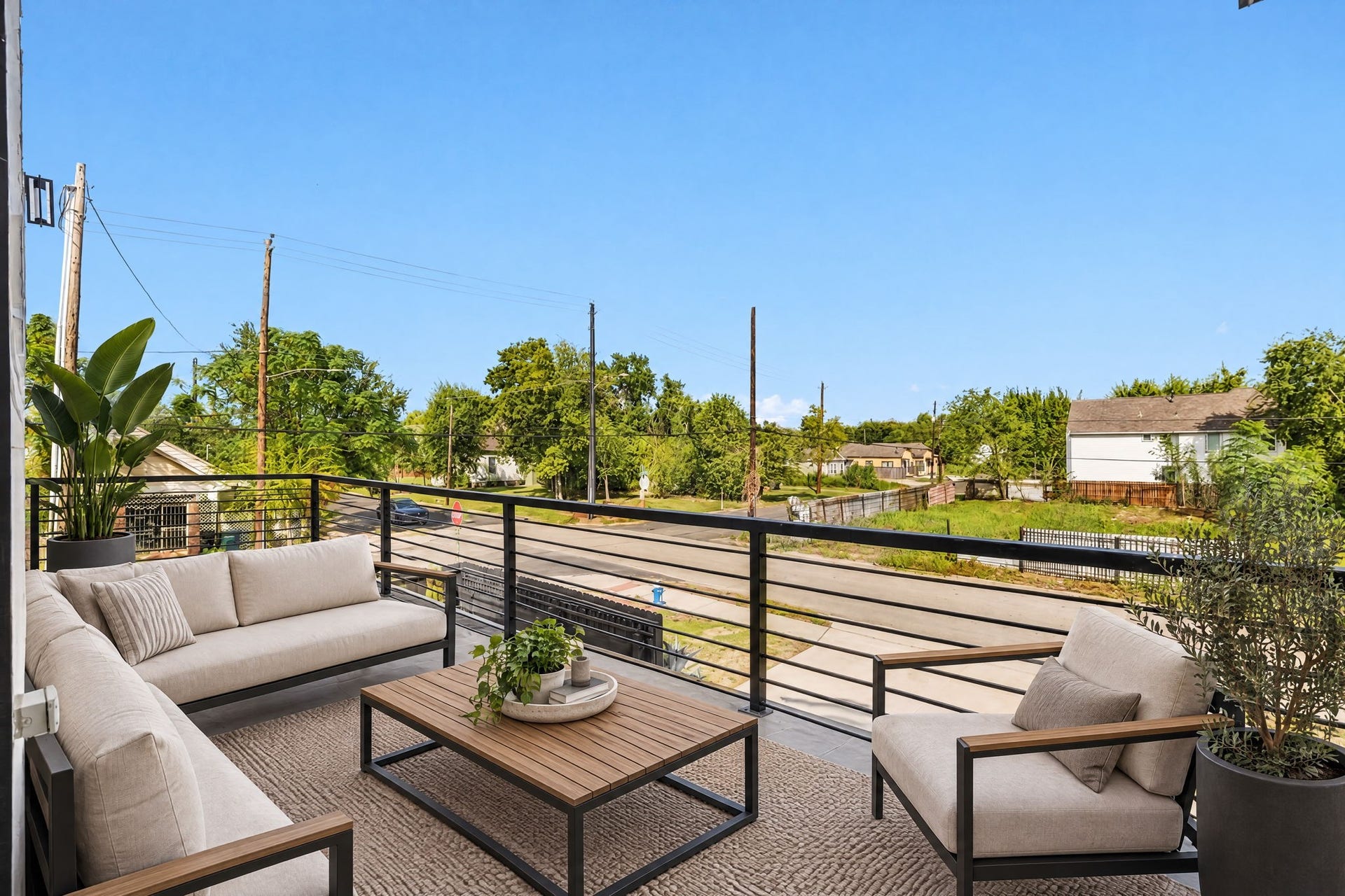 2420 Sumpter Street, Houston, TX 77026 Virtually Staged 2nd floor balcony